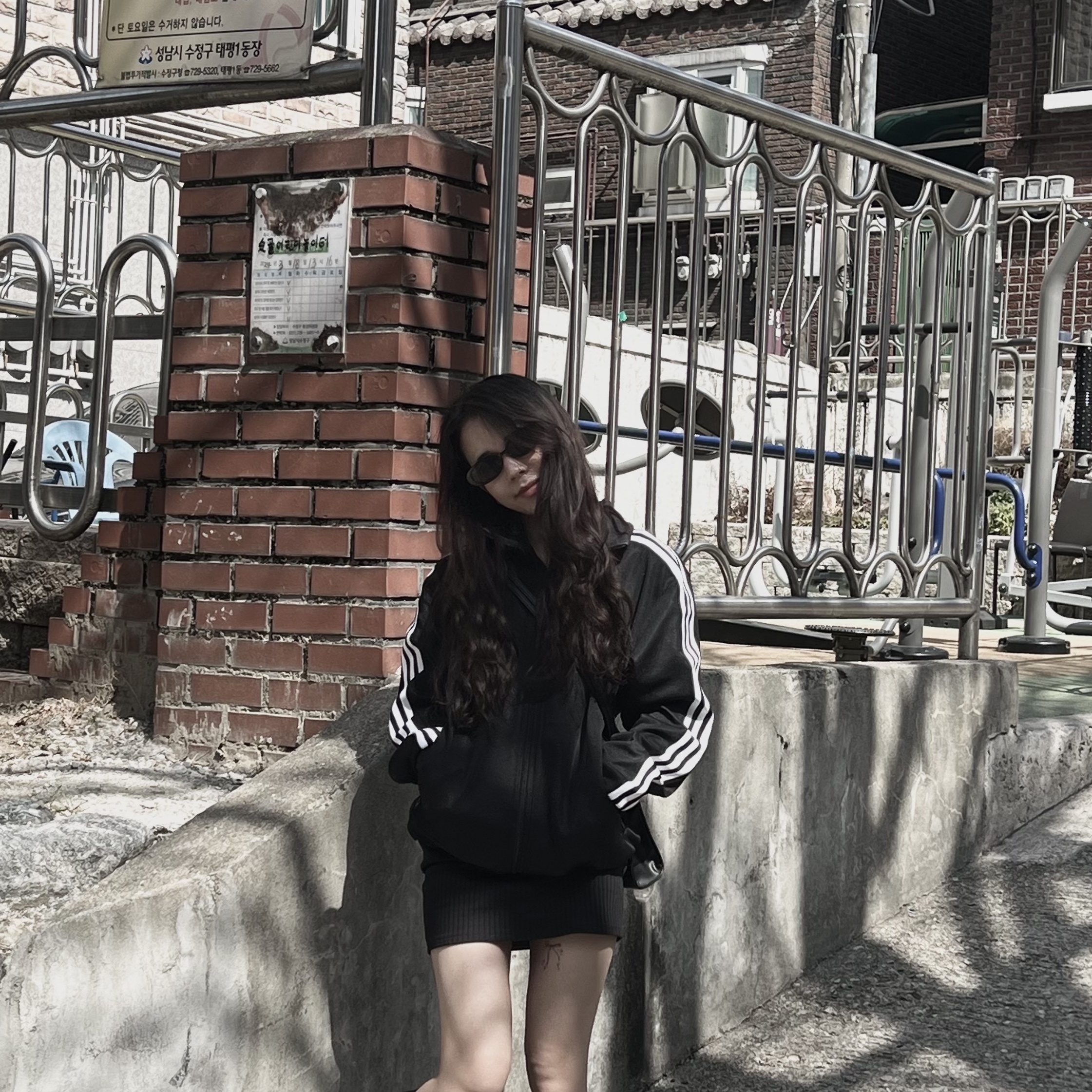 Adidas Adicolor Classics Firebird Track Top Black - KR Sizing, Telfar Small Shopping Bag Black 착용 스타일 - 2