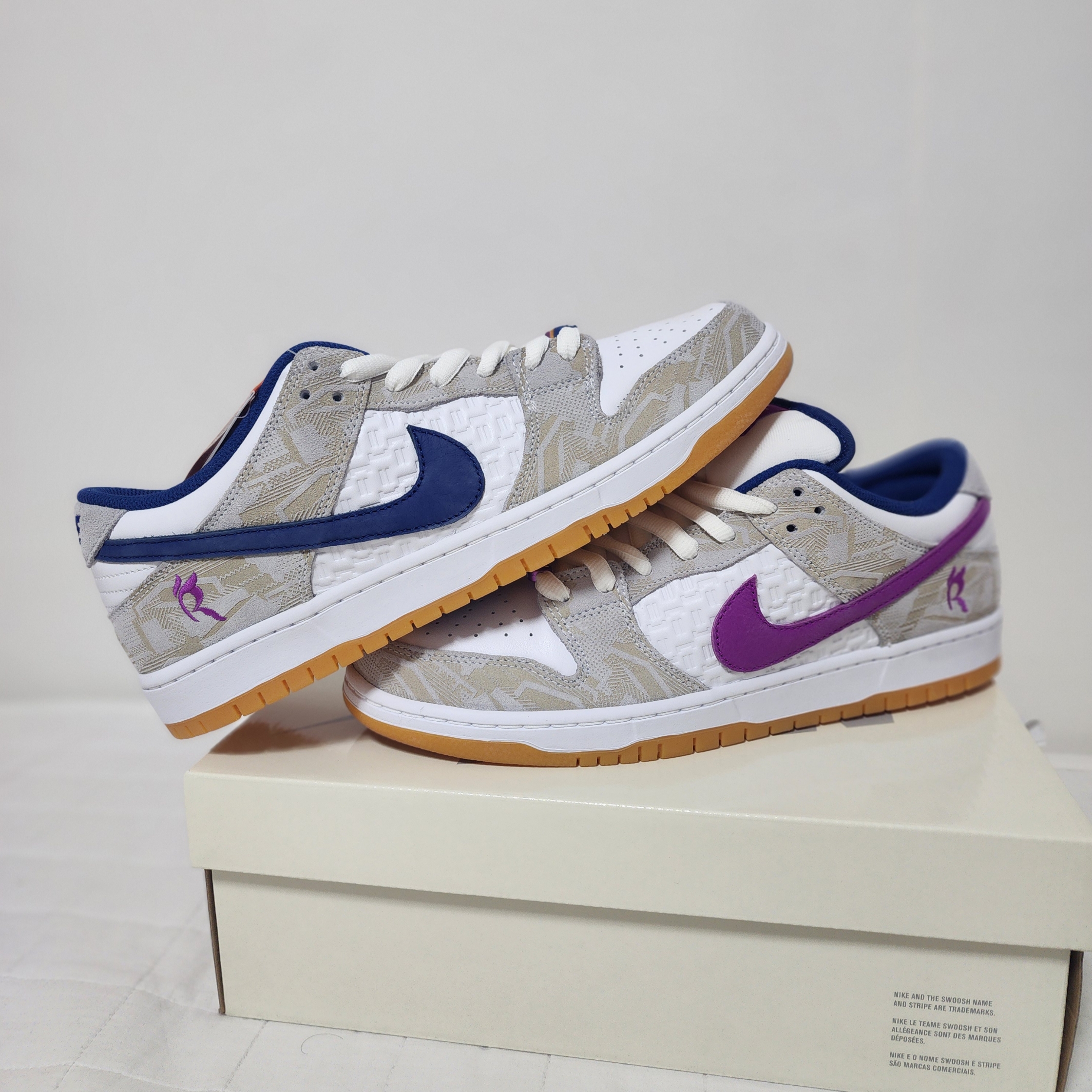 Nike x Rayssa Leal SB Dunk Low PRM Pure Platinum Vivid Purple 착용 스타일 - 4