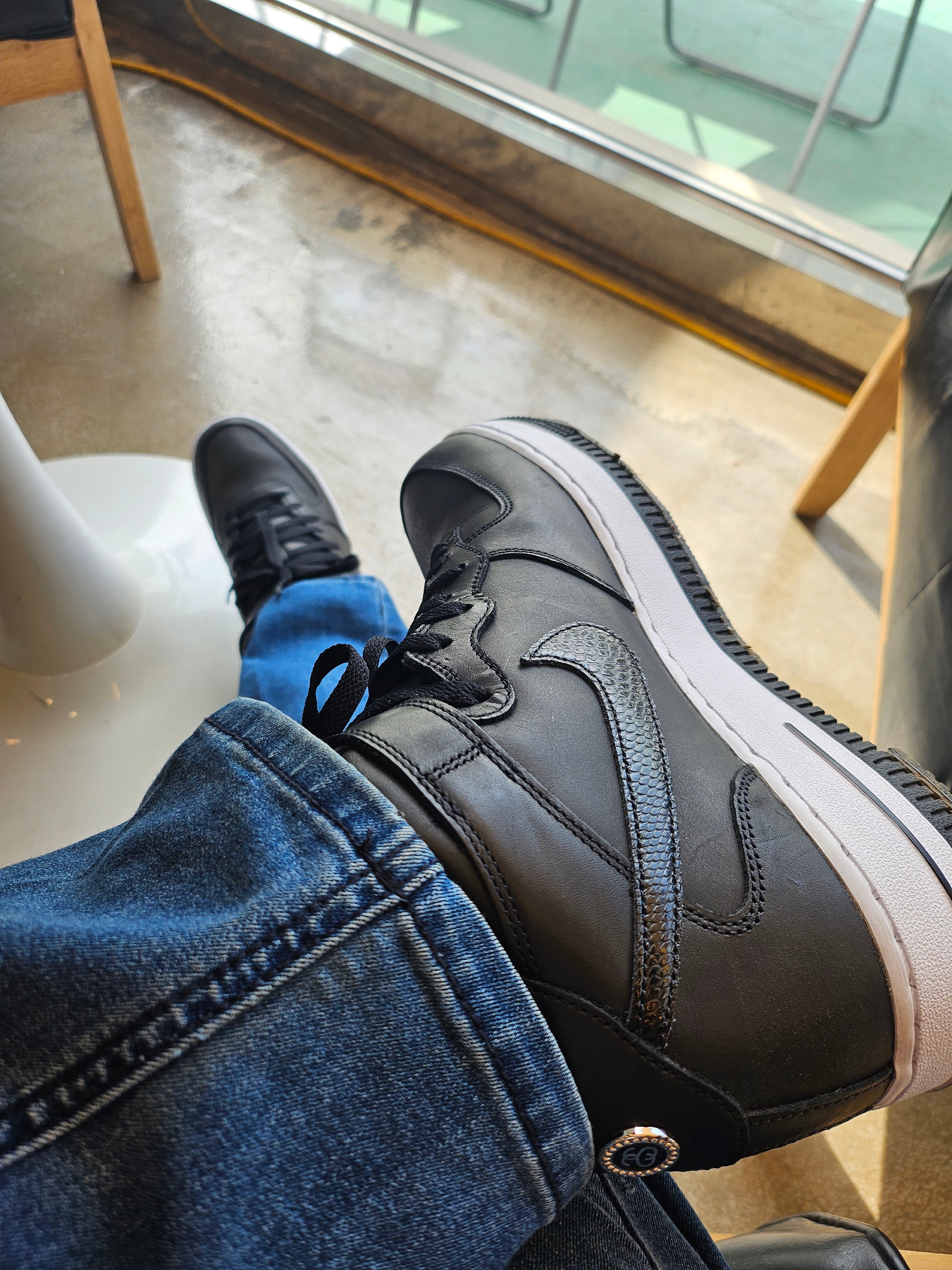 Nike x Stussy Air Force 1 '07 Mid SP Black 착용 스타일 - 4