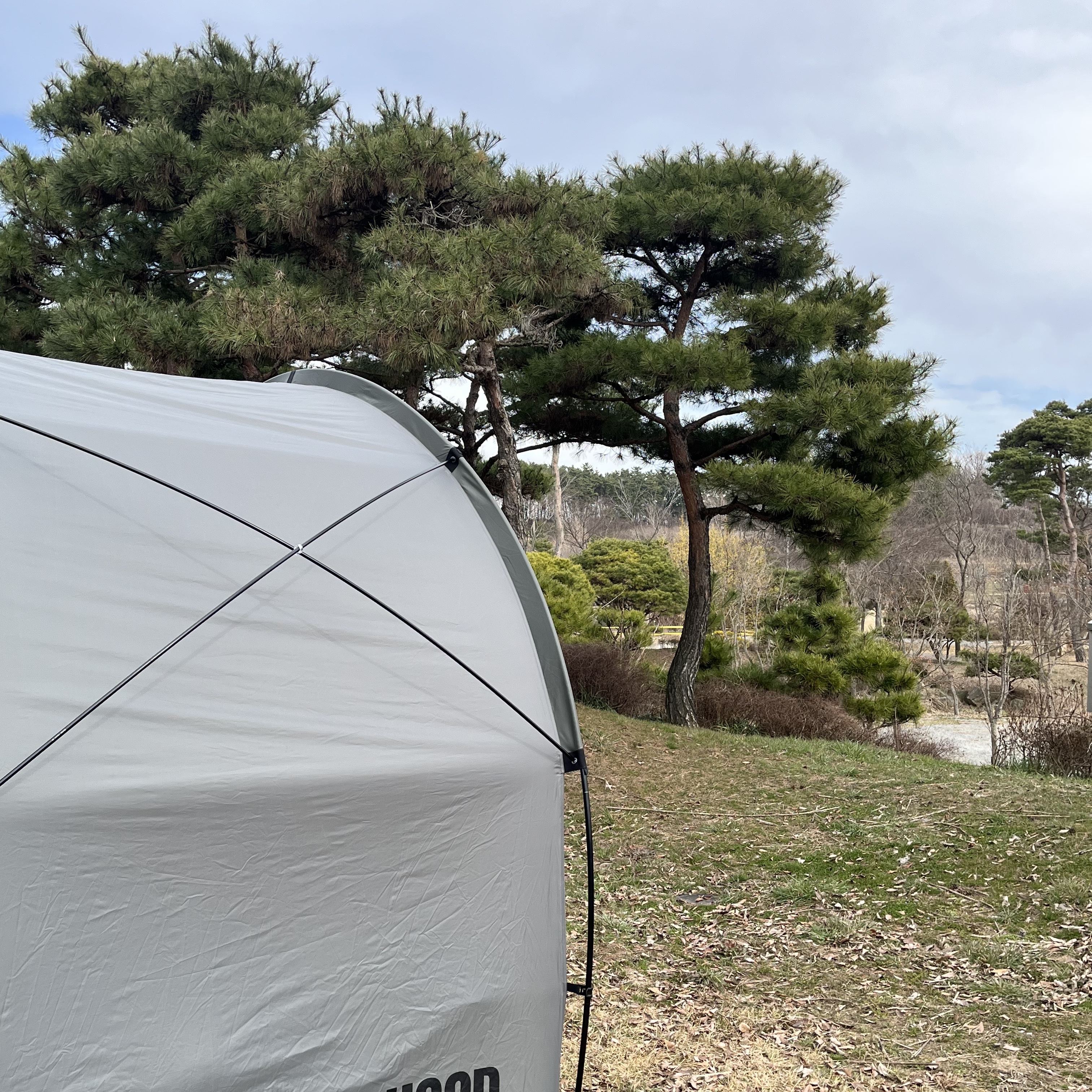 Helinox x Neighborhood Field Tunnel 4.35 Hangar Gray 착용 스타일 - 3