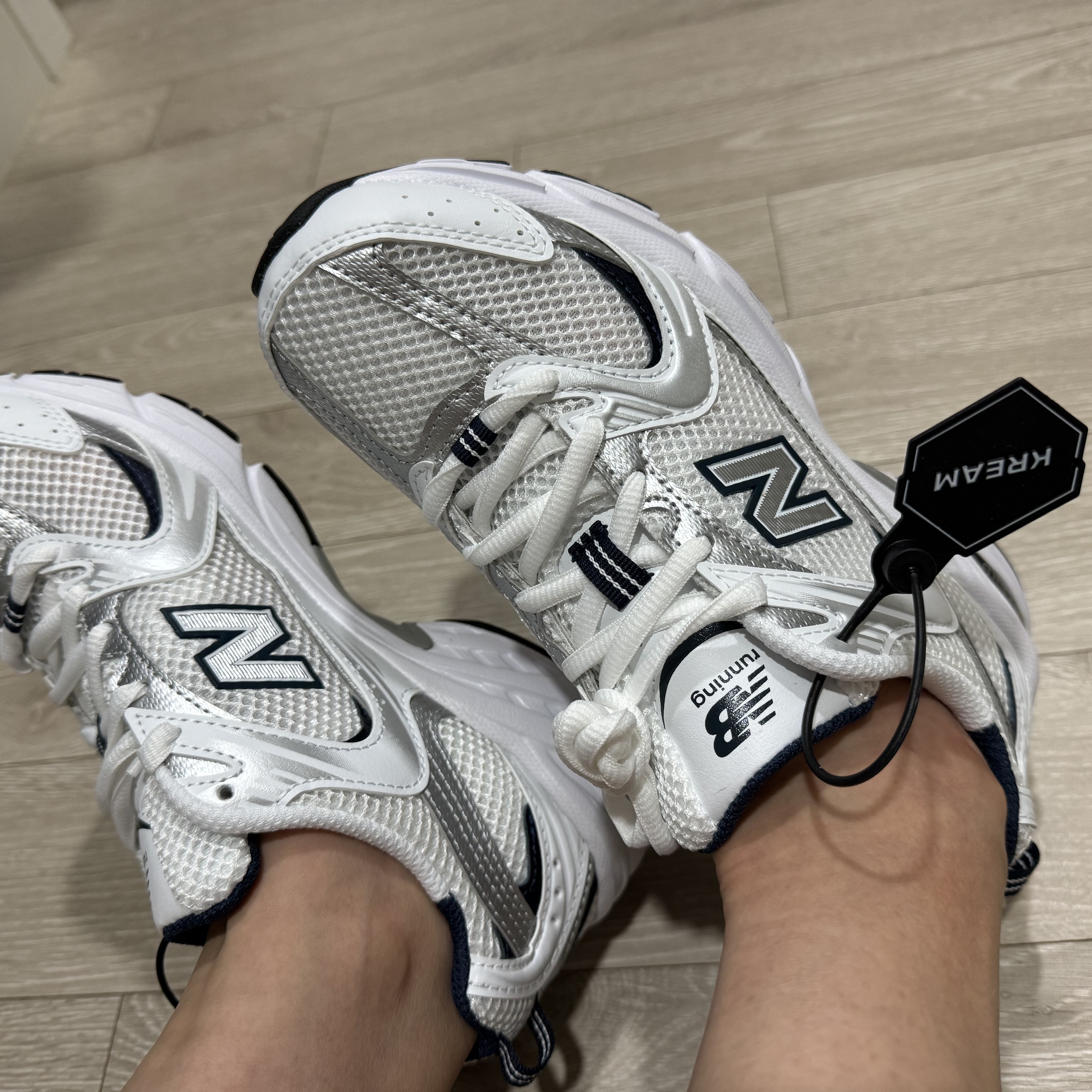 New Balance 530 White 착용 스타일