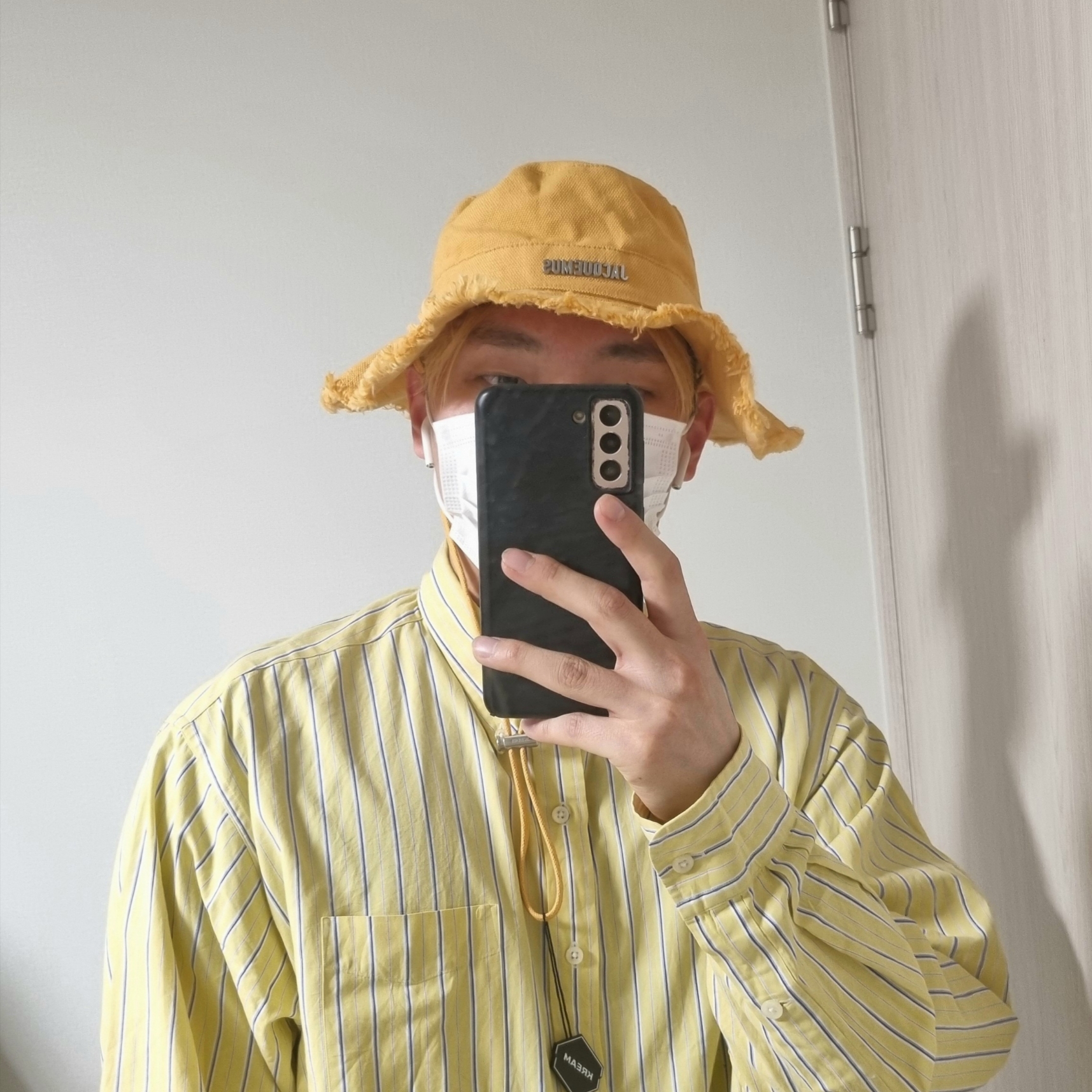 Jacquemus Le Bob Artichaut Bucket Hat Light Yellow 착용 스타일