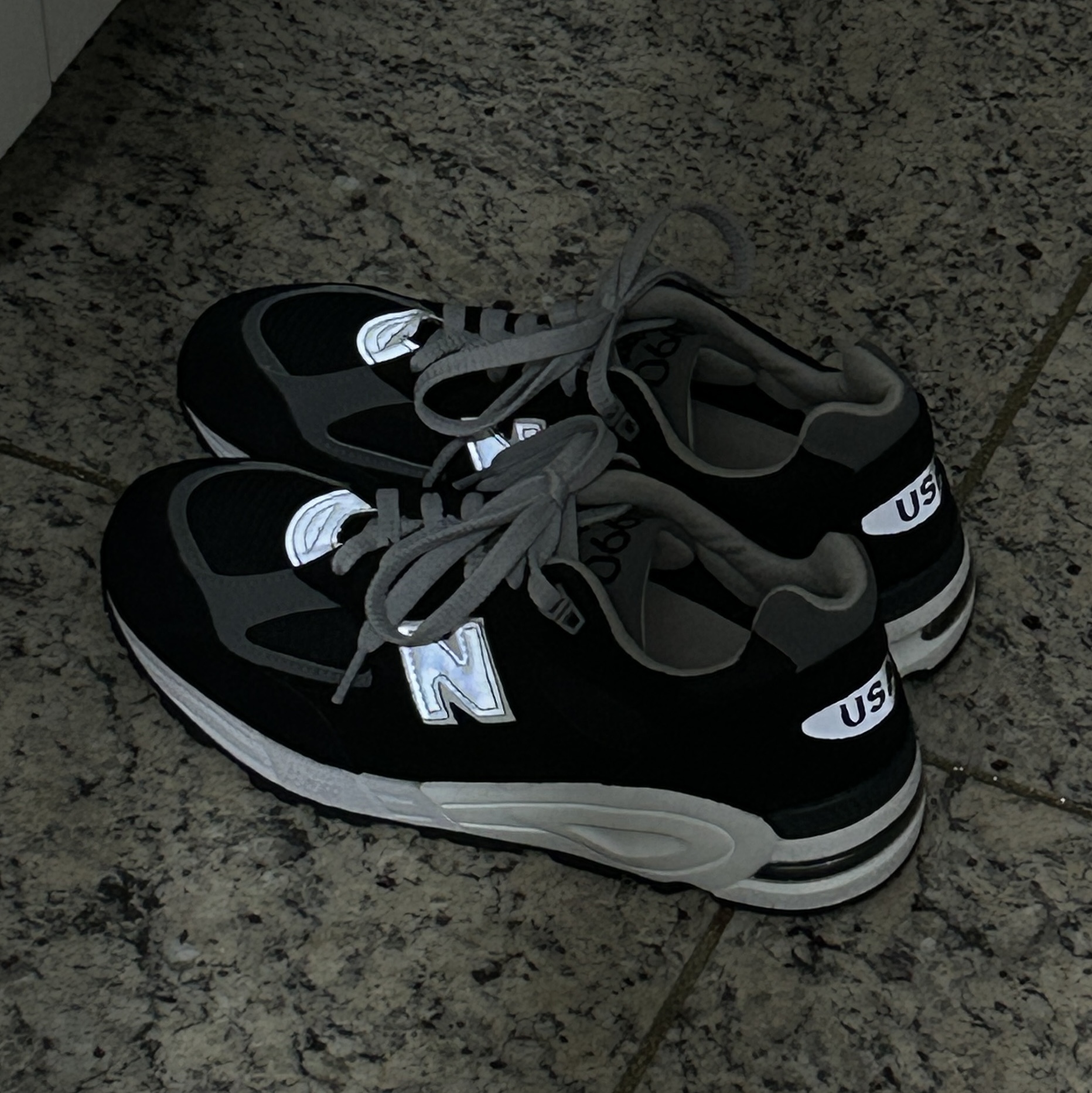 New Balance 990v2 Made in USA Black 착용 스타일 - 1