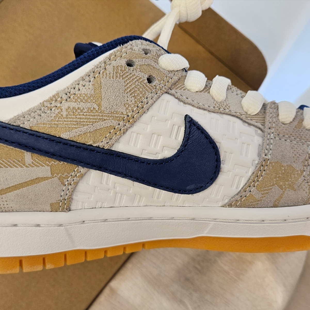 Nike x Rayssa Leal SB Dunk Low PRM Pure Platinum Vivid Purple 착용 스타일 - 3