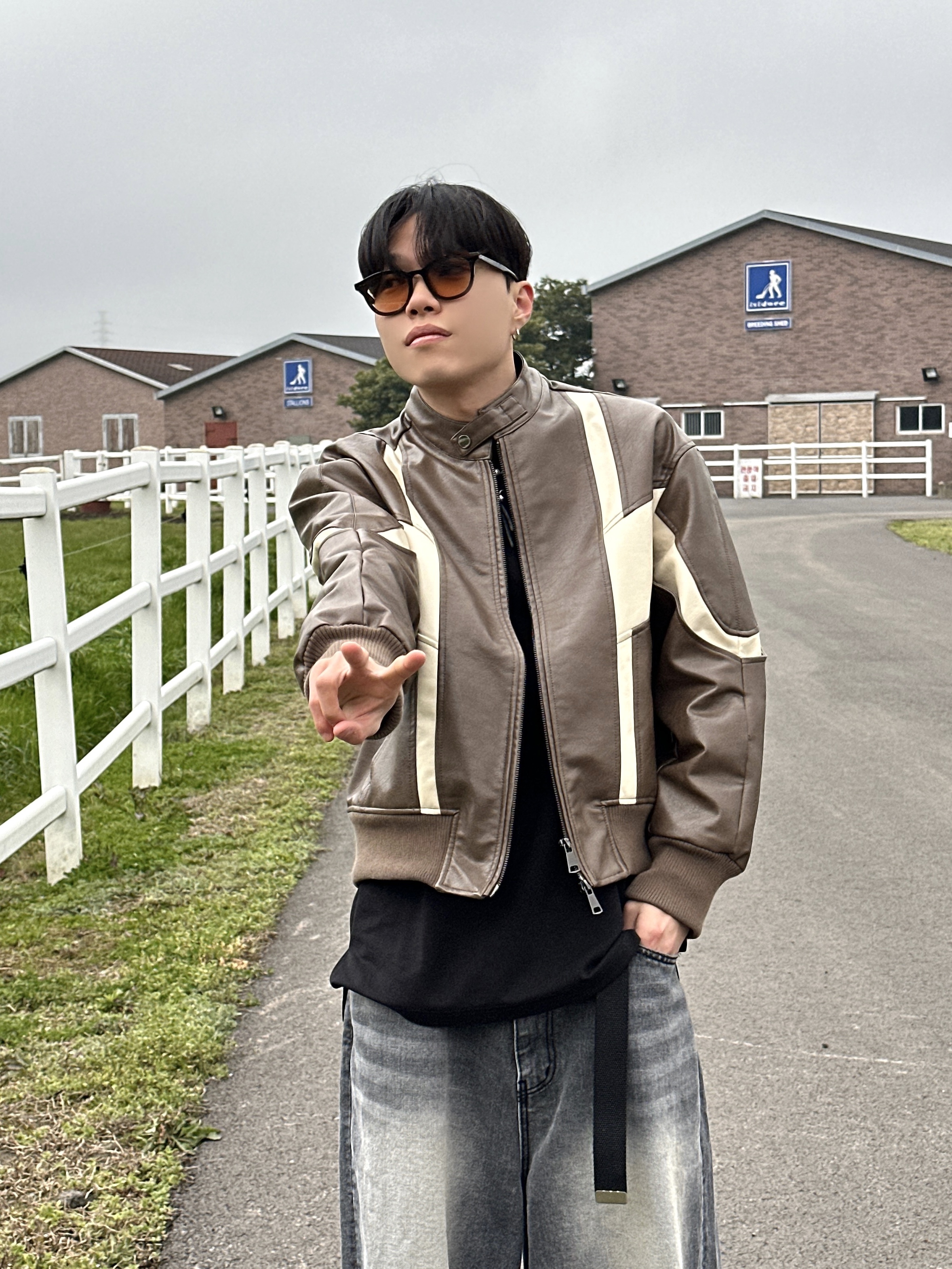 Balenciaga 3XL Sneakers Light Beige 착용 스타일 - 2