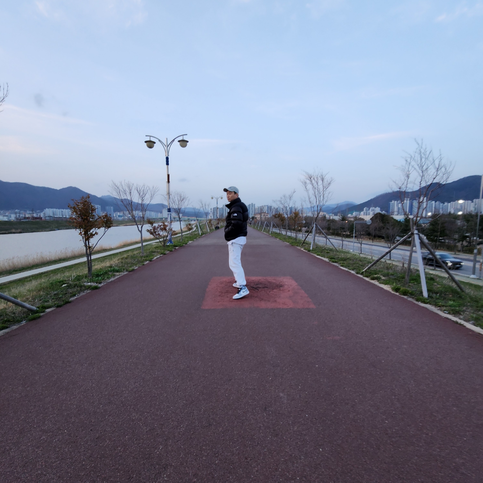 IAB Studio Sweatpants Light Gray, Supreme Denim Camp Cap Dirty Indigo - 23SS 착용 스타일 - 1