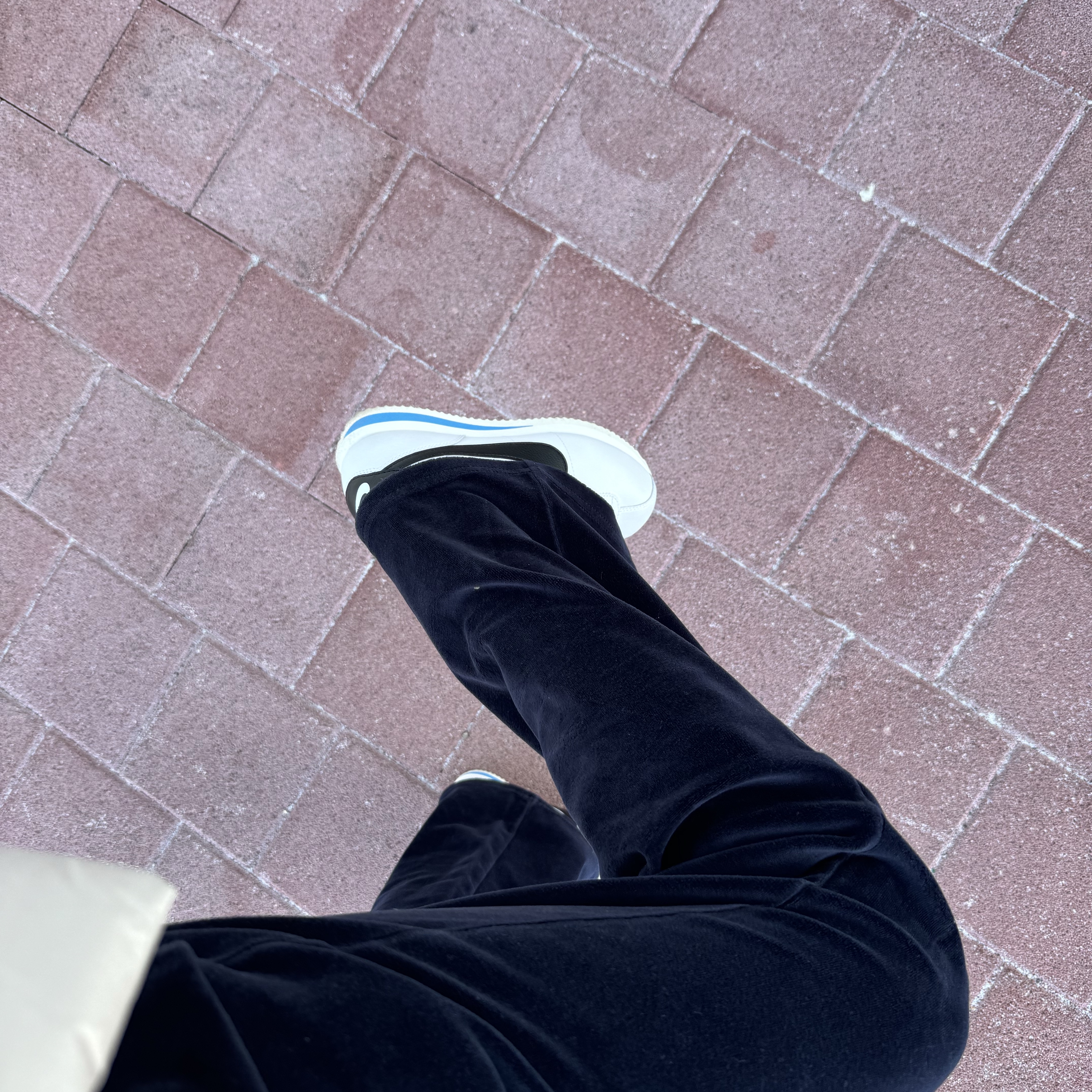 (W) Nike Cortez White and Black 착용 스타일