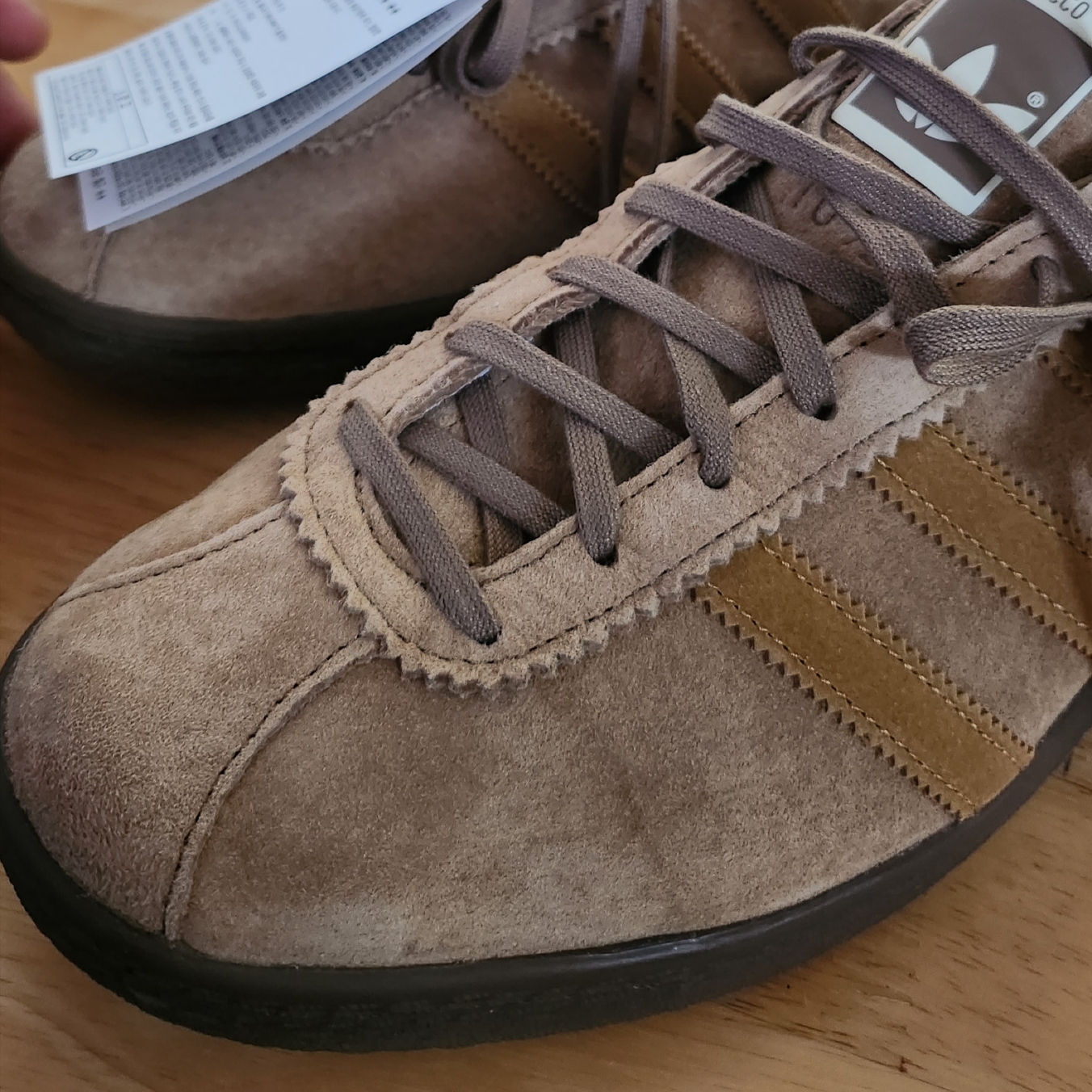 Adidas Tobacco Pantone Mesa 착용 스타일 - 2