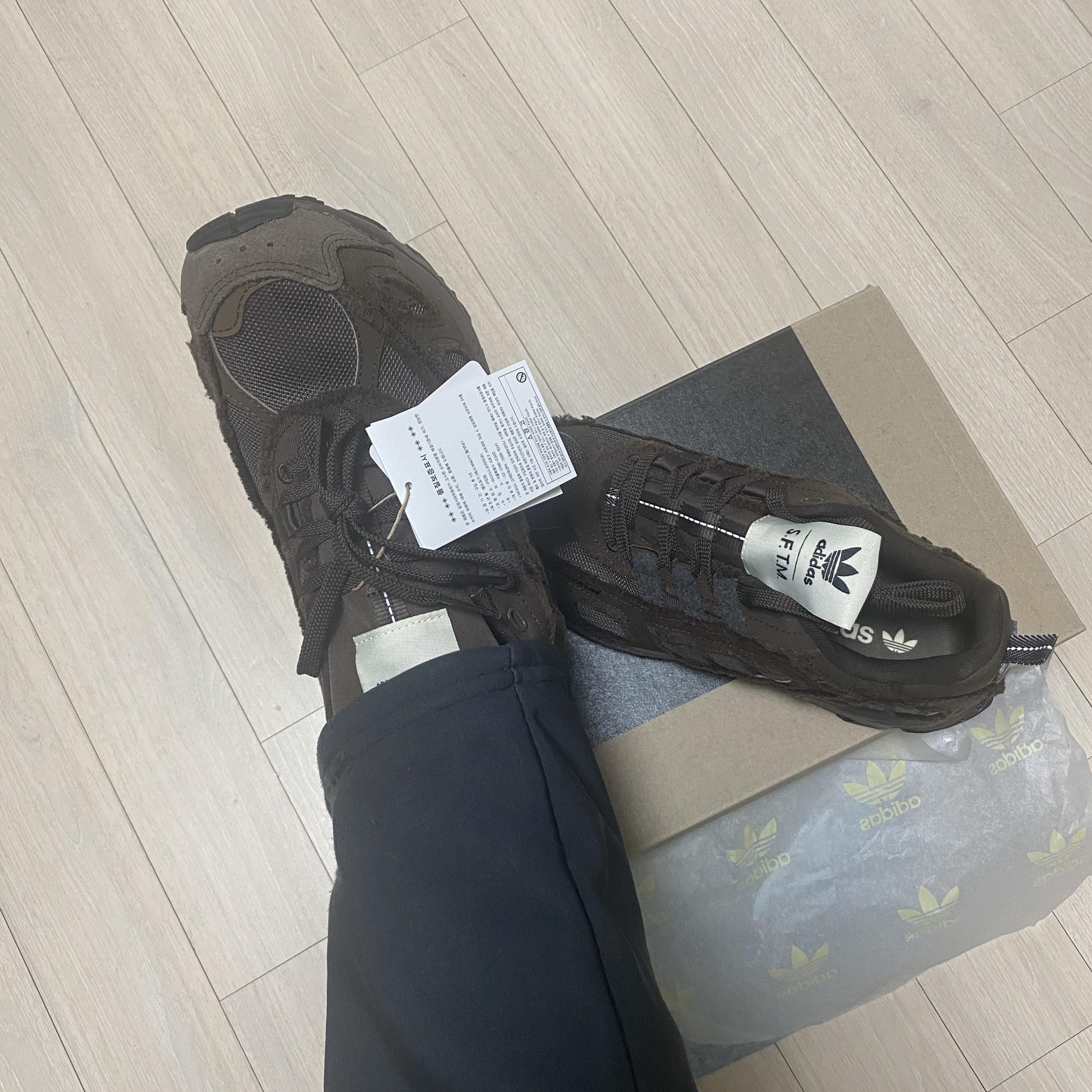 Adidas x Song for the Mute Shadowturf Dark Brown 착용 스타일 - 2