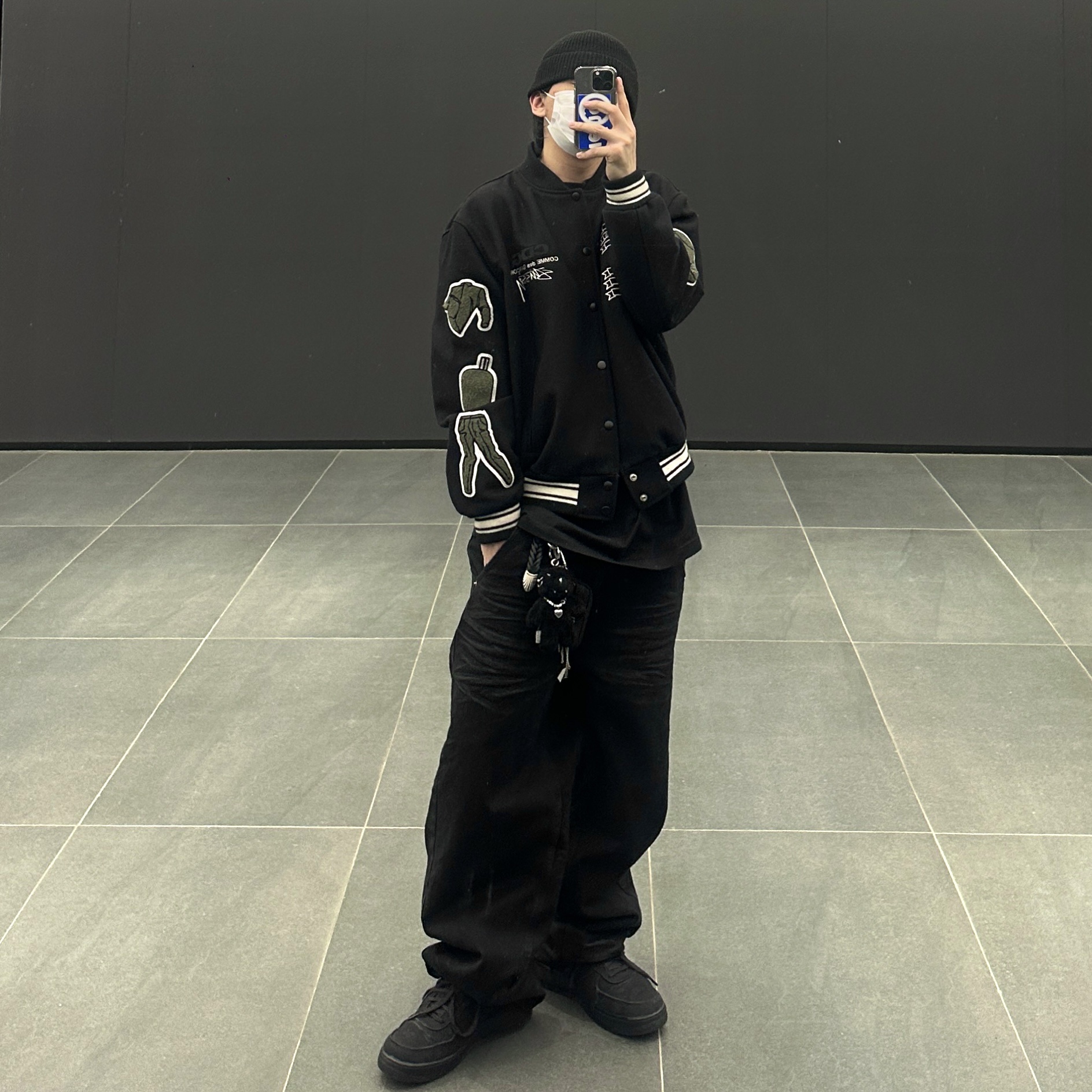 Stussy x CDG Varsity Jacket, Nike x Stussy Air Force 1 Low Triple Black 착용 스타일 - 1