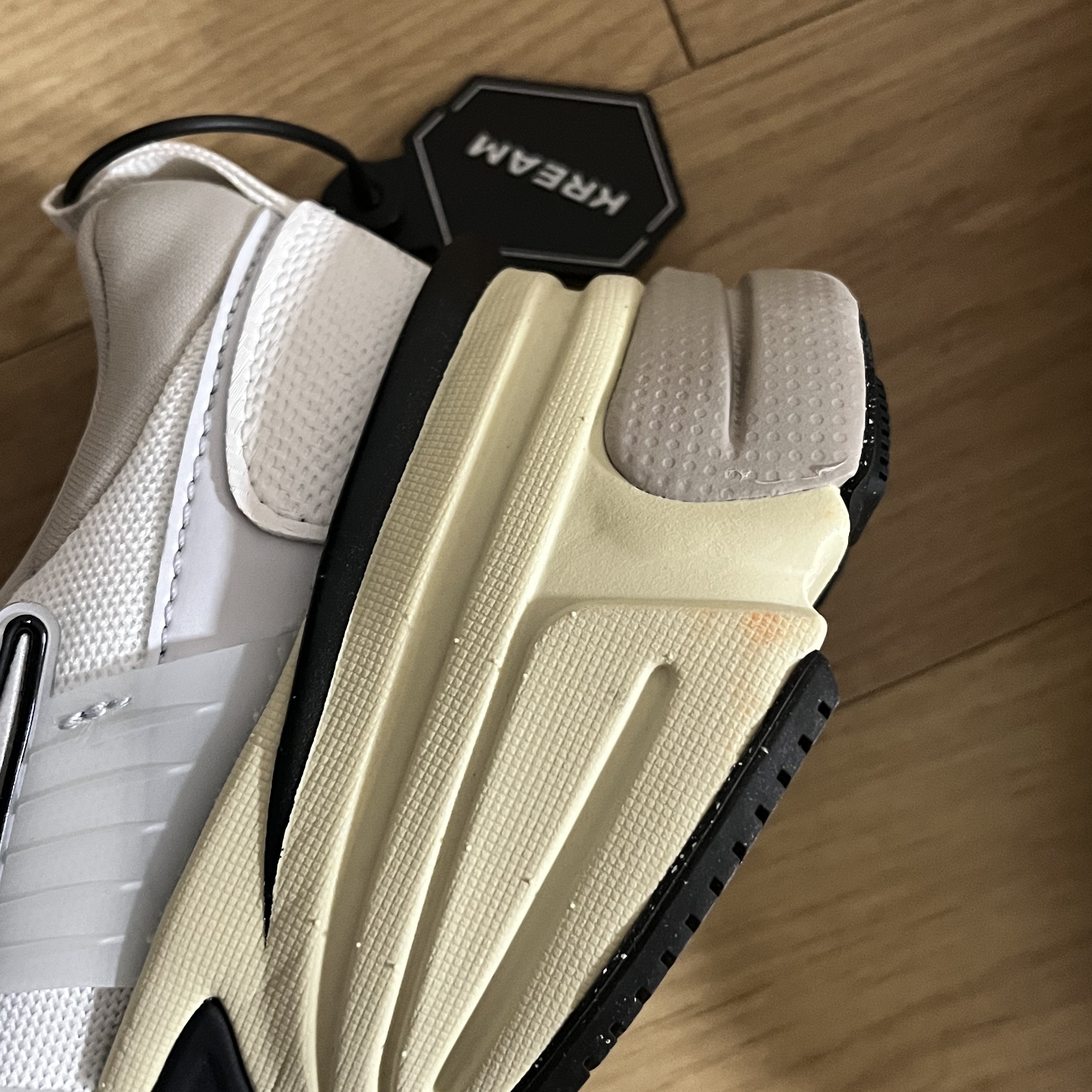 Nike V2K Run Summit White Metallic Silver 착용 스타일