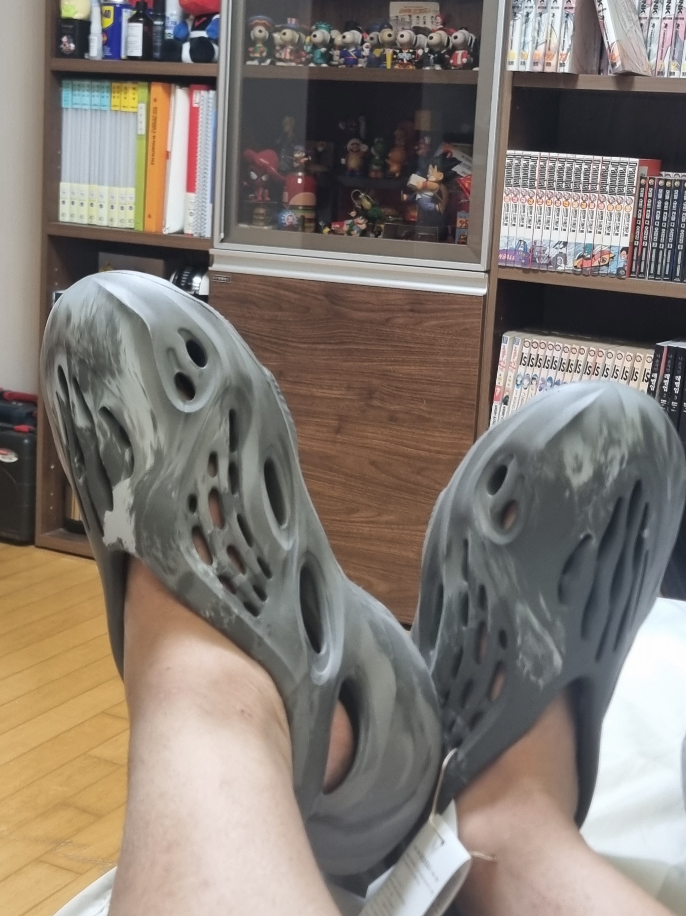 Adidas Yeezy Foam RNNR MX Granite 착용 스타일