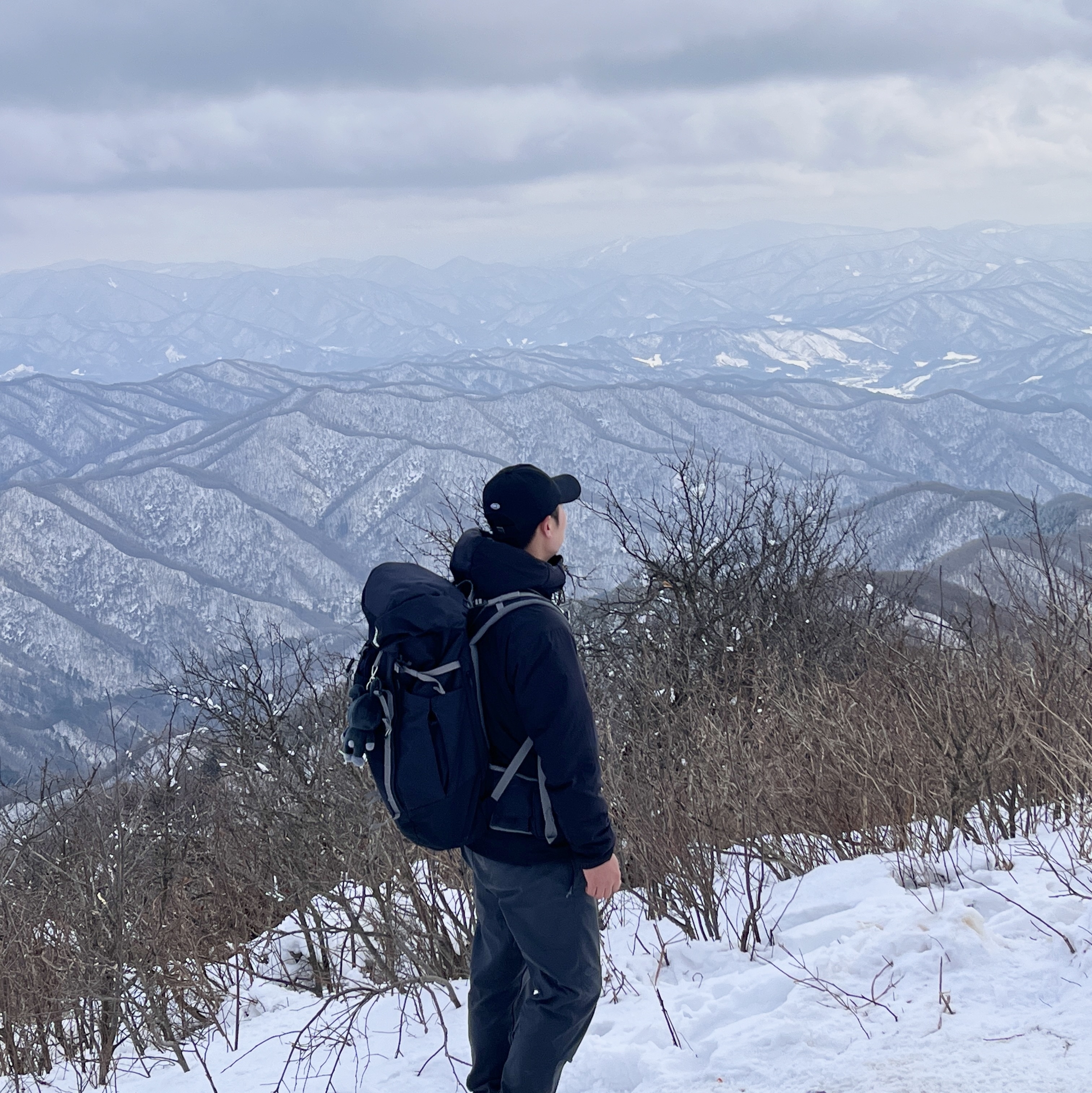 Nike ACG Trail Pants Dark Smoke Grey - Asia, Arc'teryx Atom LT Hoody Black 착용 스타일