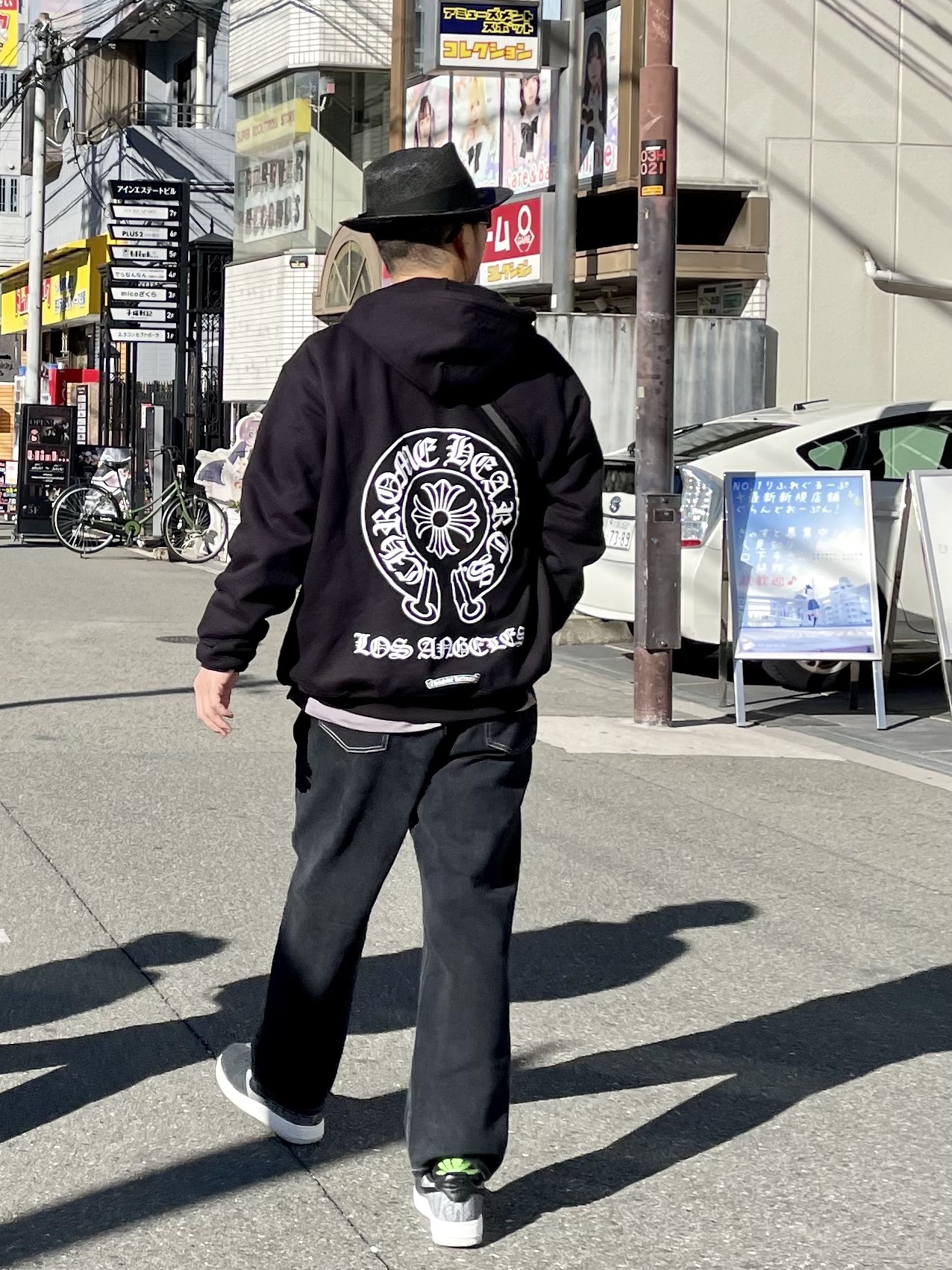 Chrome Hearts Horseshoe Hoodie Black - Los Angeles Exclusive 착용 스타일