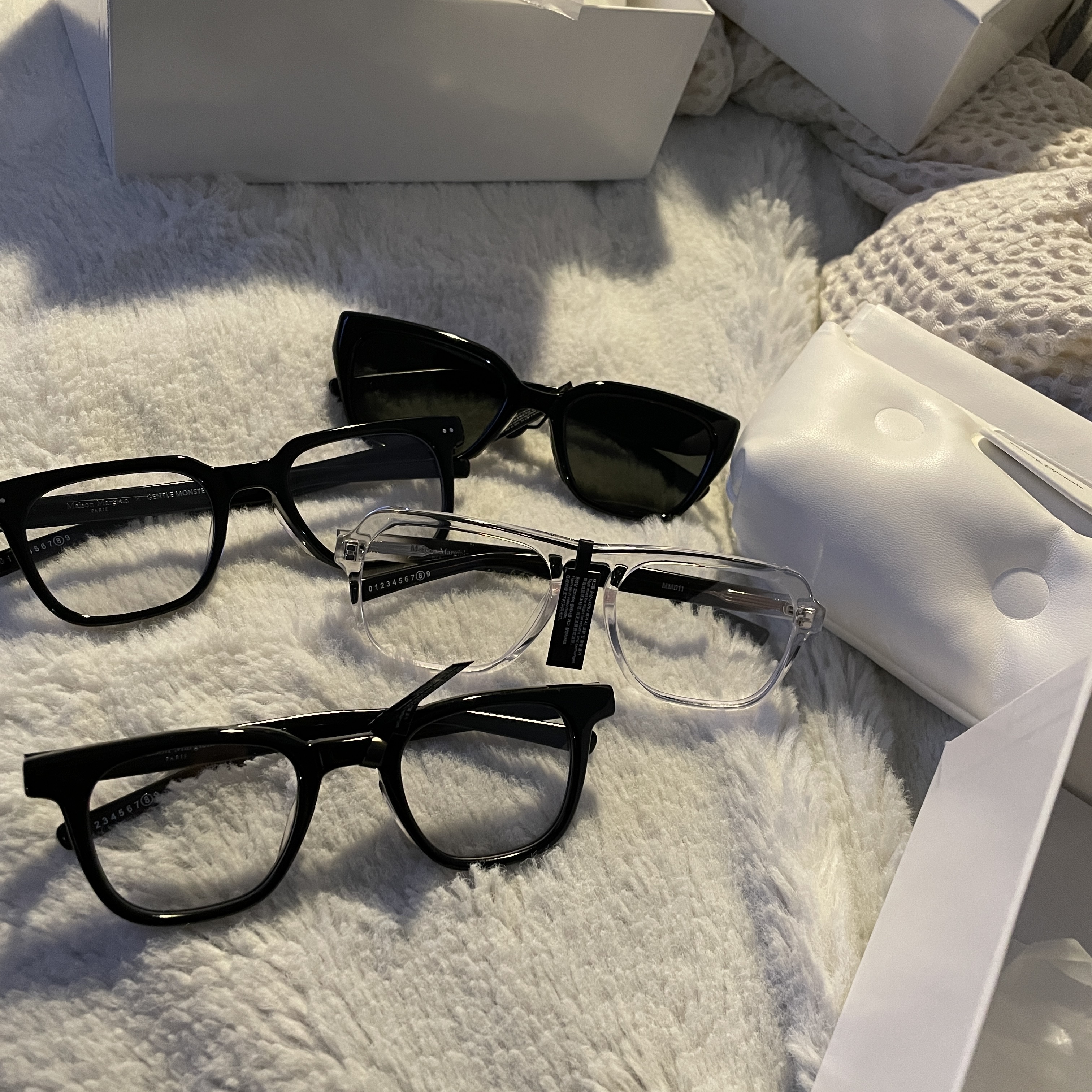 Gentle Monster x Maison Margiela MM010 Clear Black, Gentle Monster x Maison Margiela MM109 Black Black 착용 스타일