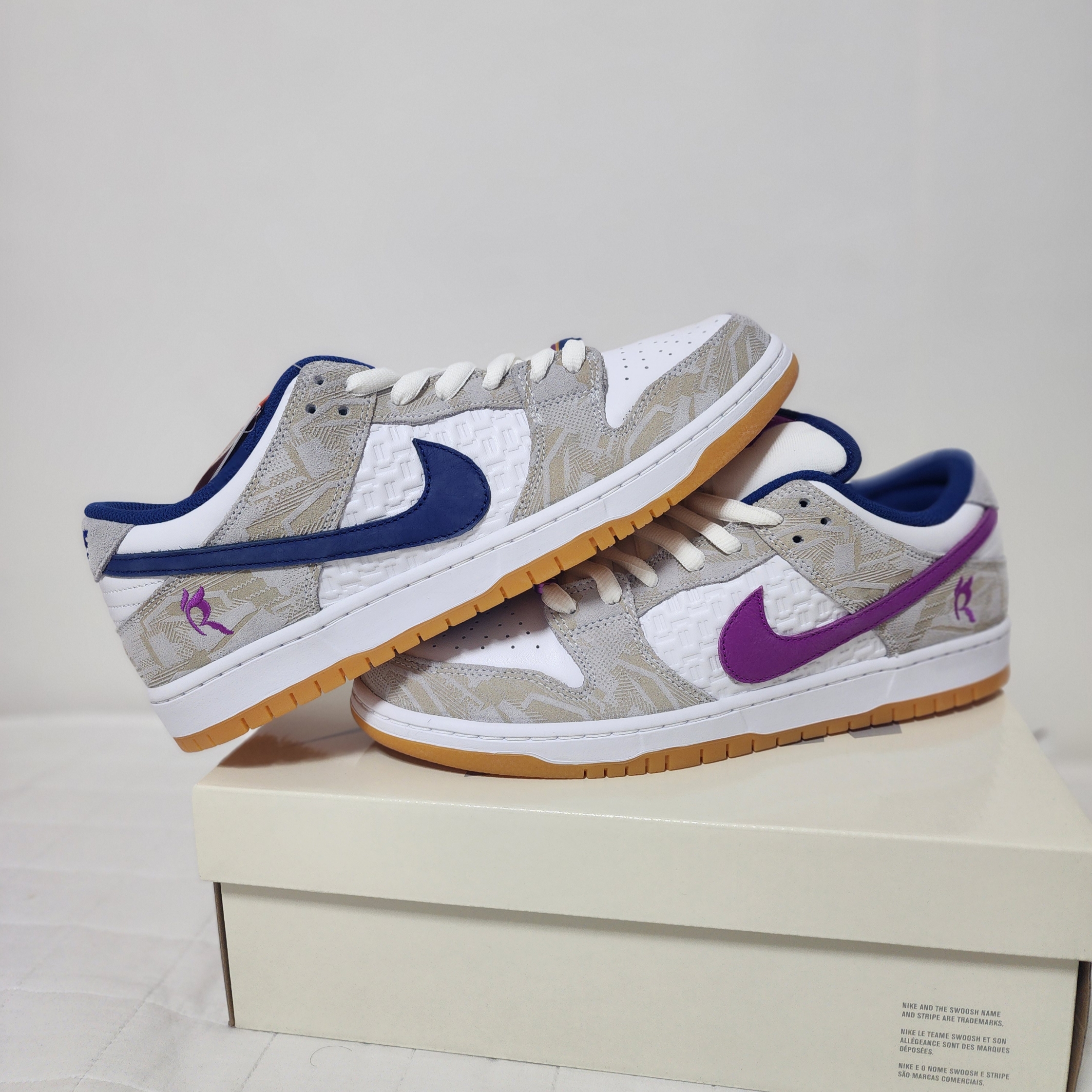 Nike x Rayssa Leal SB Dunk Low PRM Pure Platinum Vivid Purple 착용 스타일 - 3