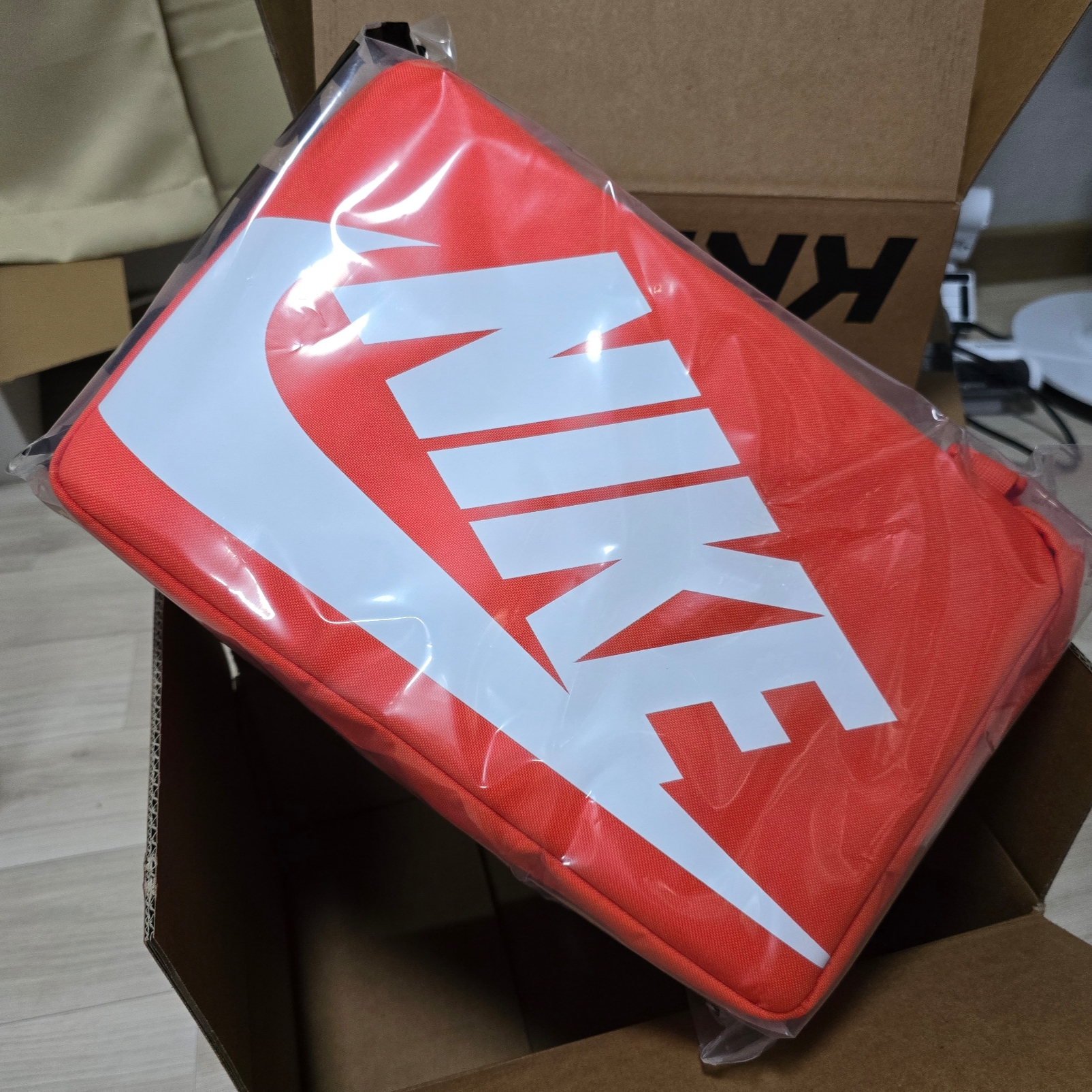 Nike Shoebox Bag 12L Orange White 착용 스타일 - 1