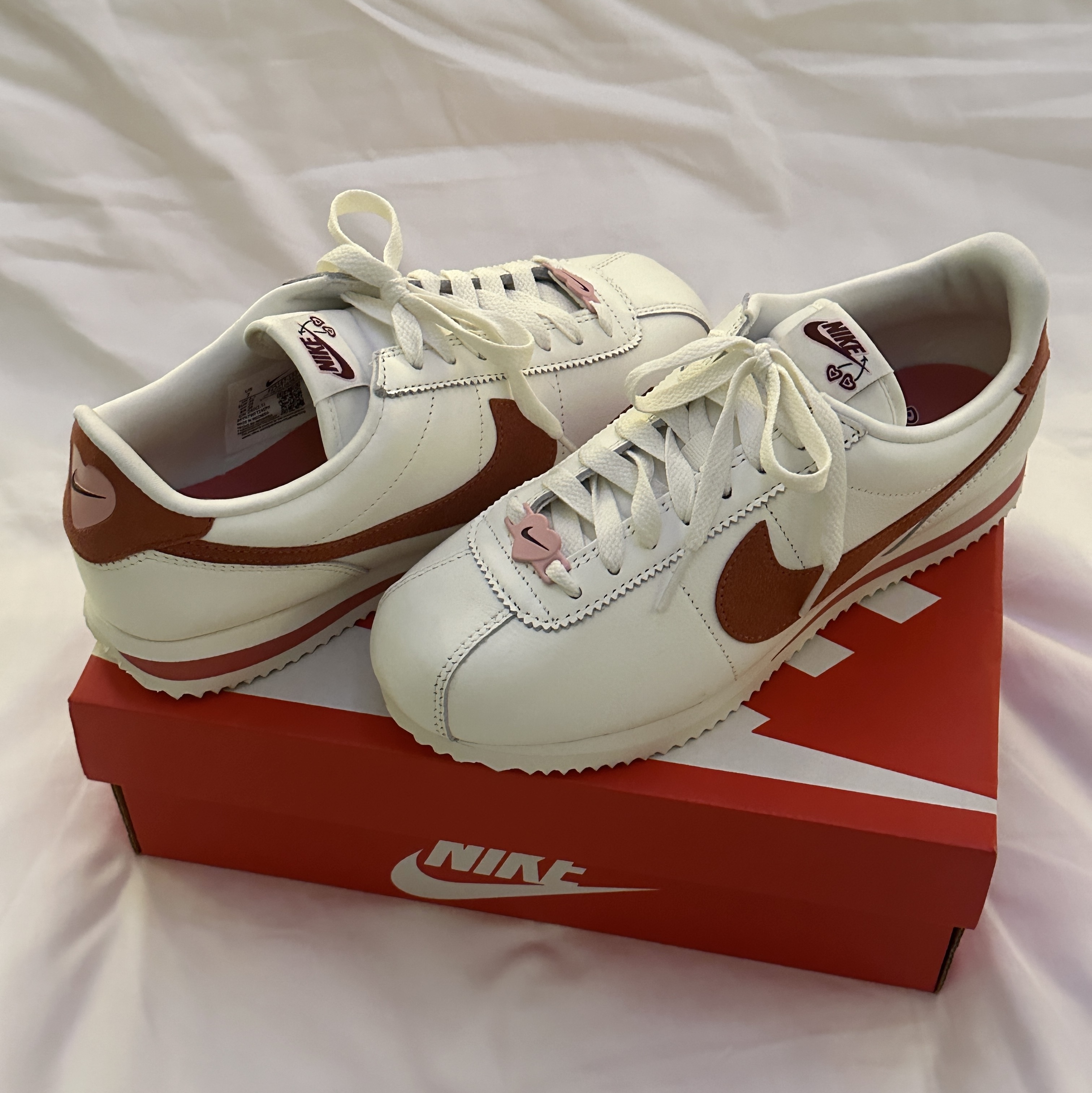 (W) Nike Cortez SE Valentine Day Sail Adobe 착용 스타일 - 1
