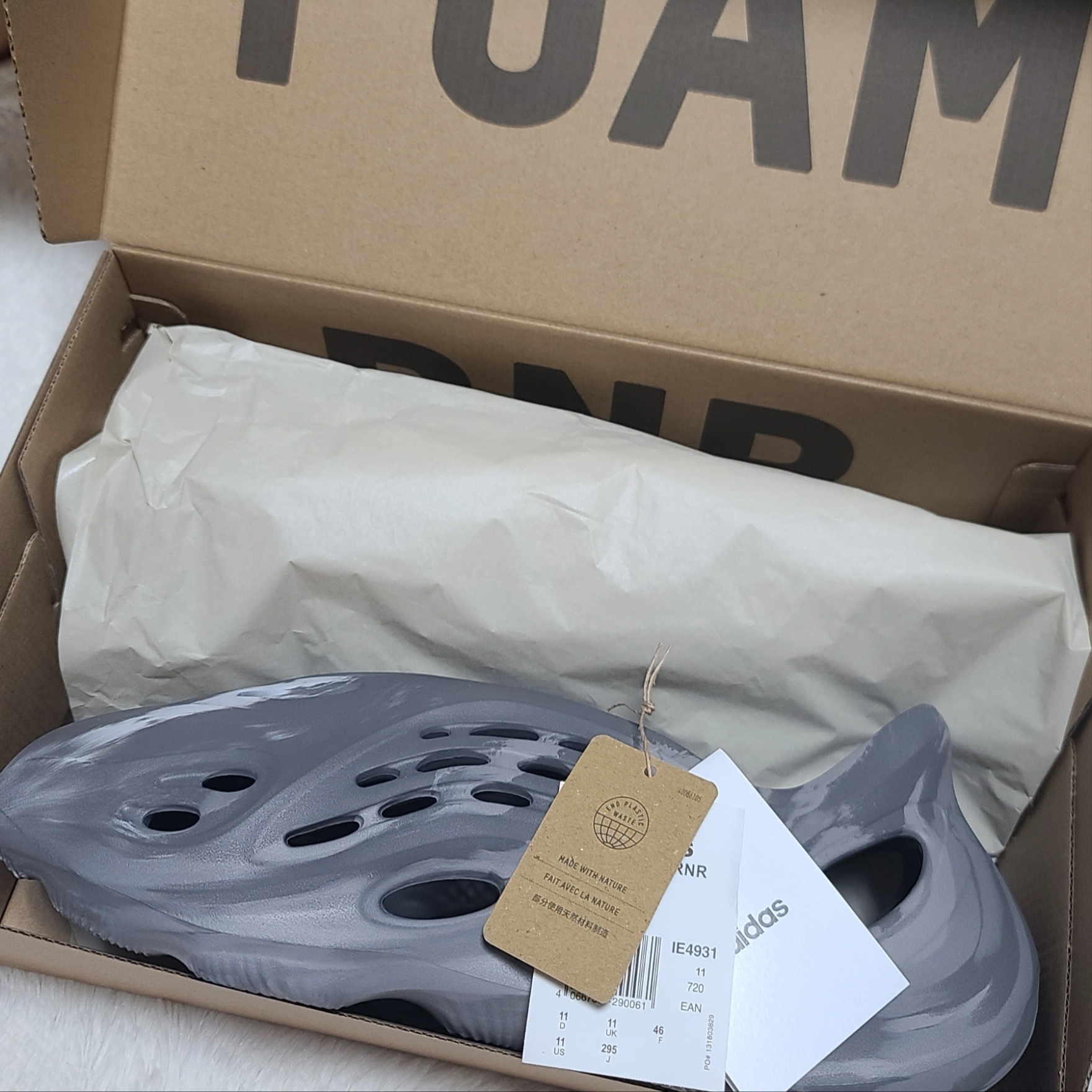 Adidas Yeezy Foam RNNR MX Granite 착용 스타일