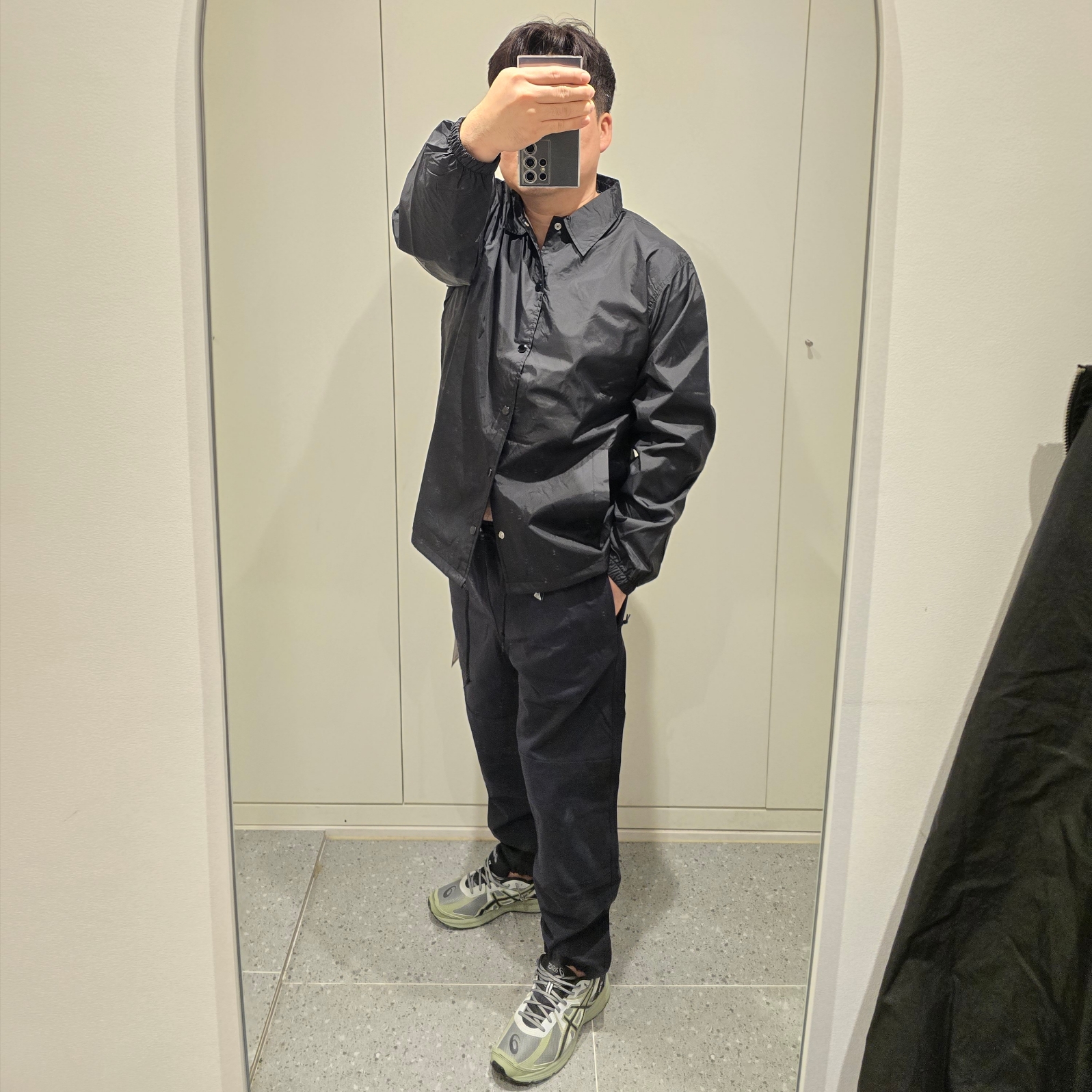 (W) Matin Kim Logo Coating Jumper Black, CDG Logo Coach Jacket Black 착용 스타일 - 7