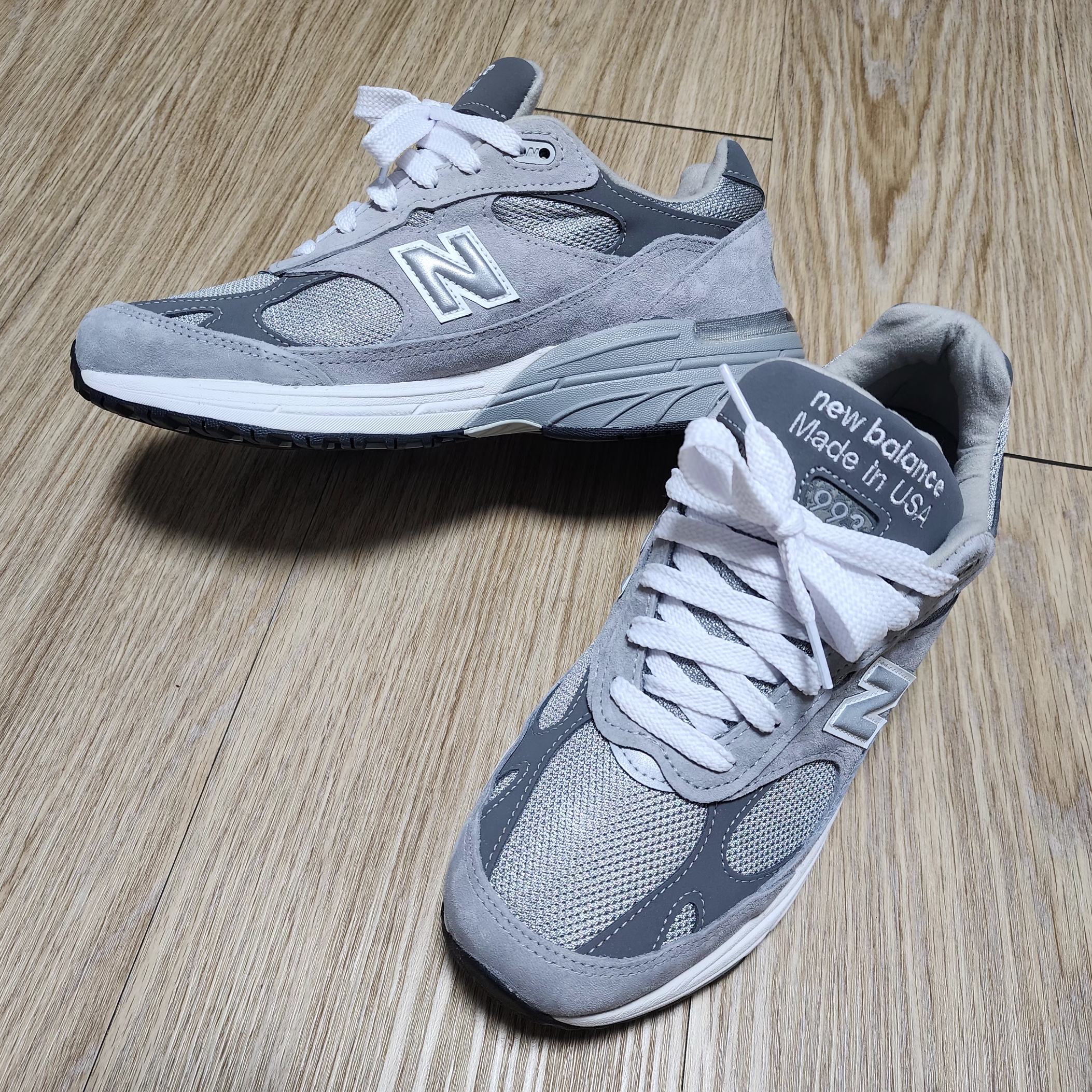 New Balance 993 Made in USA Grey - D Standard, New Balance 992 Made in USA White Silver 착용 스타일 - 2