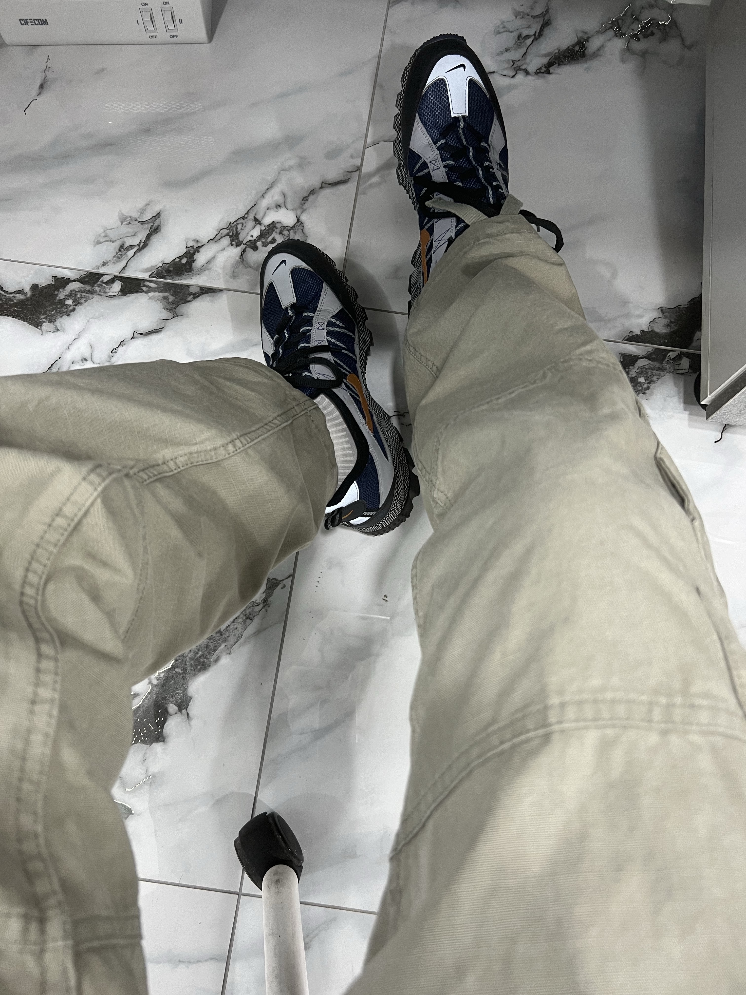 Stussy Ripstop Surplus Cargo Pants Olive, Nike Air Humara Midnight Navy and Obsidian 착용 스타일