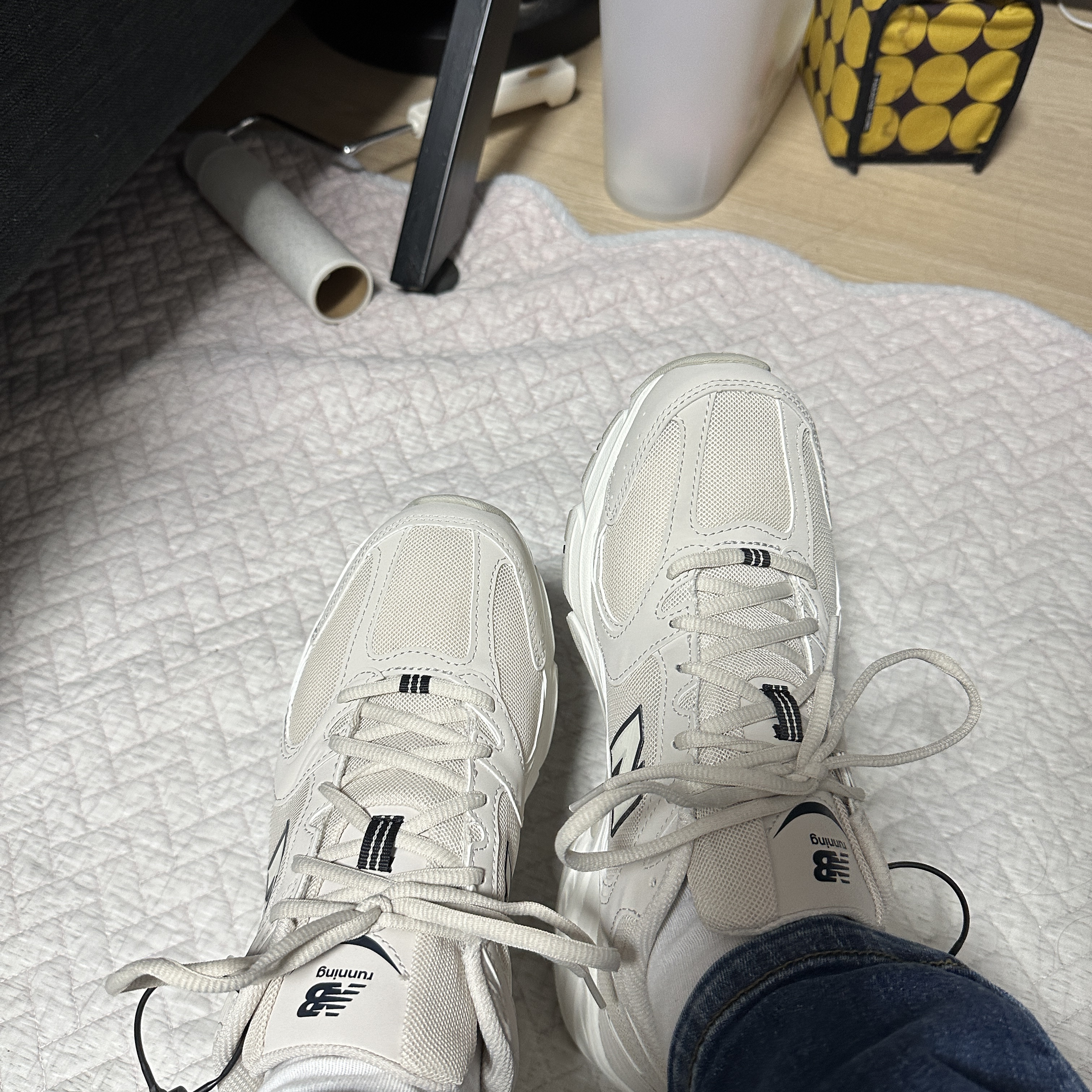New Balance 530 Ivory 착용 스타일