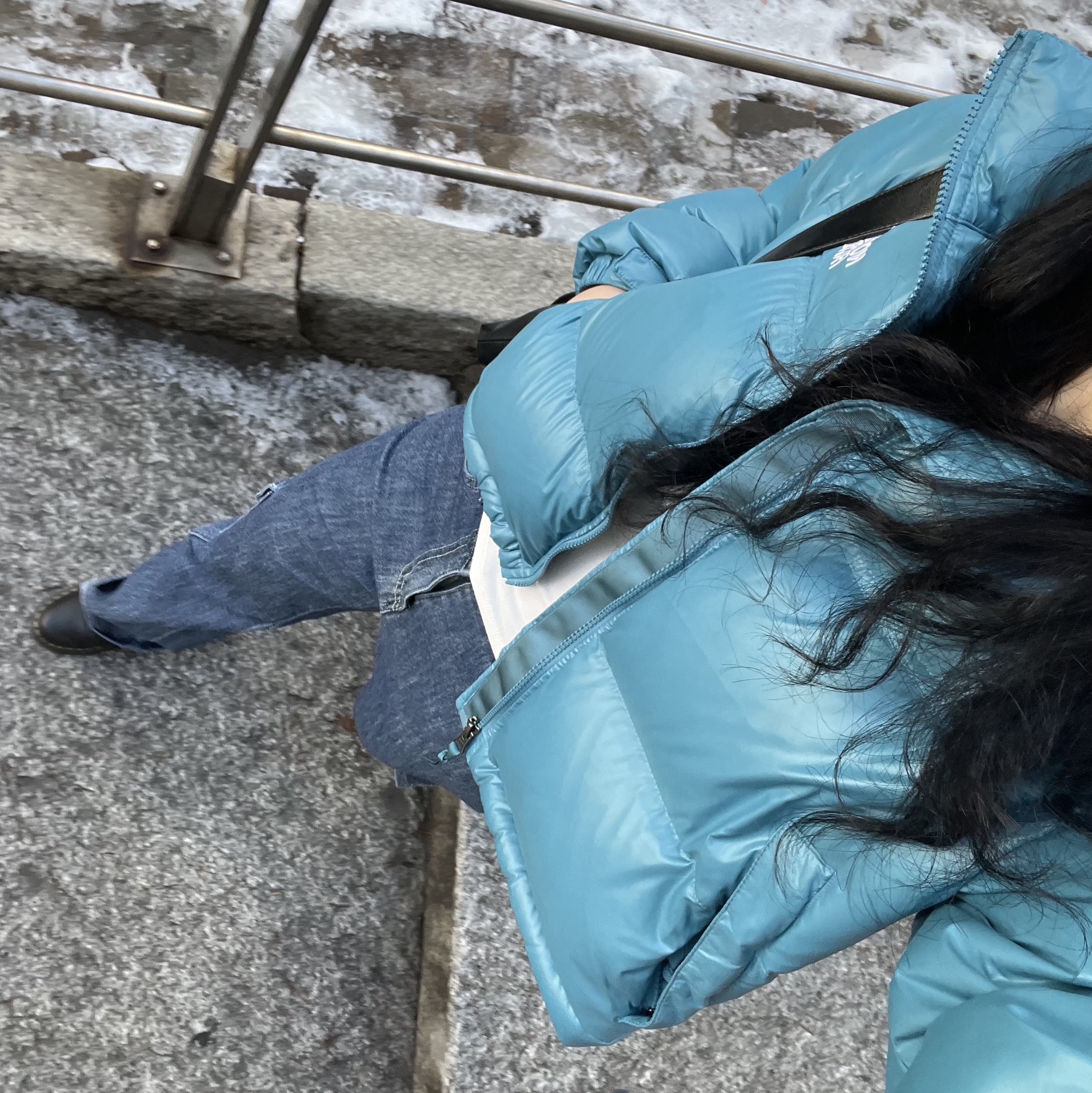 (W) The North Face Nuptse Short Jacket Storm Blue 착용 스타일 - 2