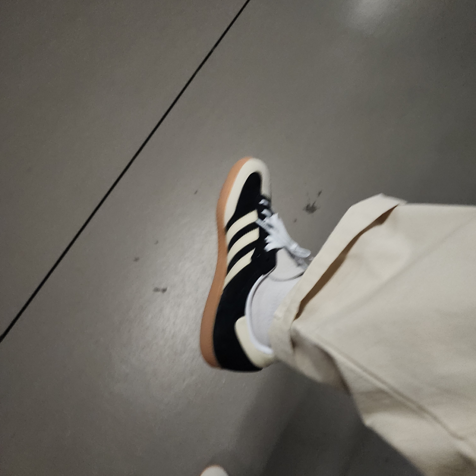 (W) Adidas Samba OG Core Black Wonder White 착용 스타일 - 2