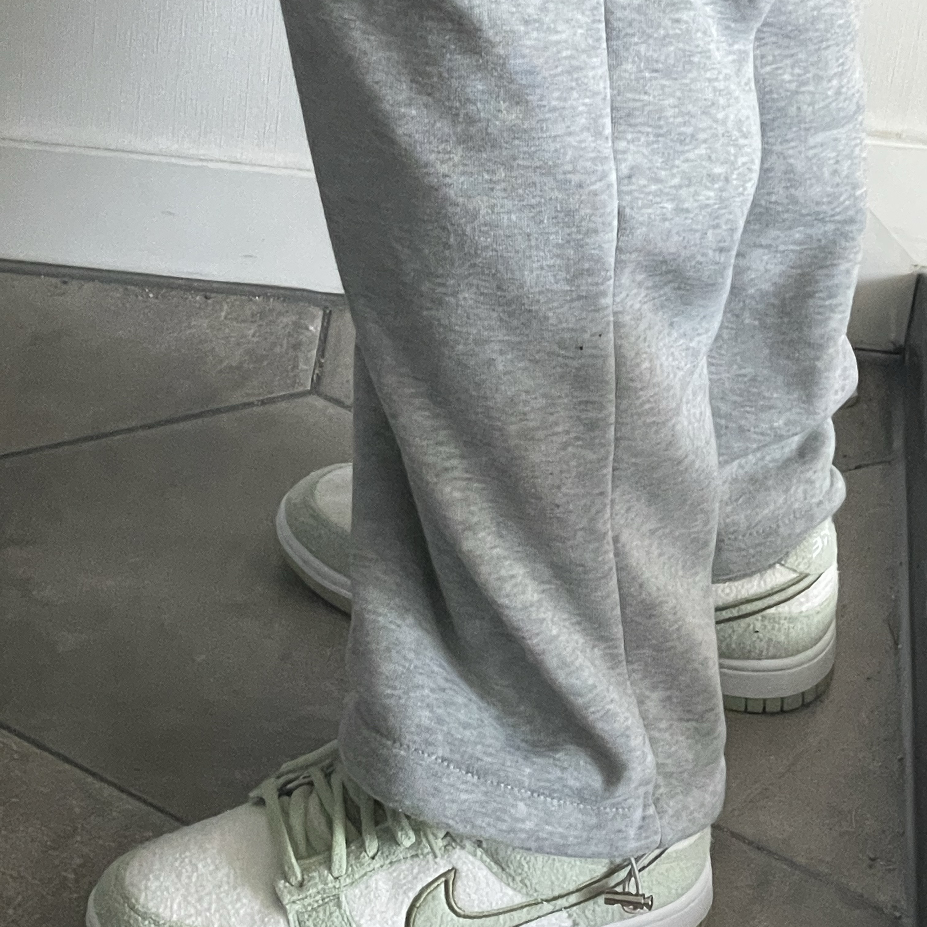 (W) Nike Dunk Low SE Honeydew Phantom 착용 스타일 - 1