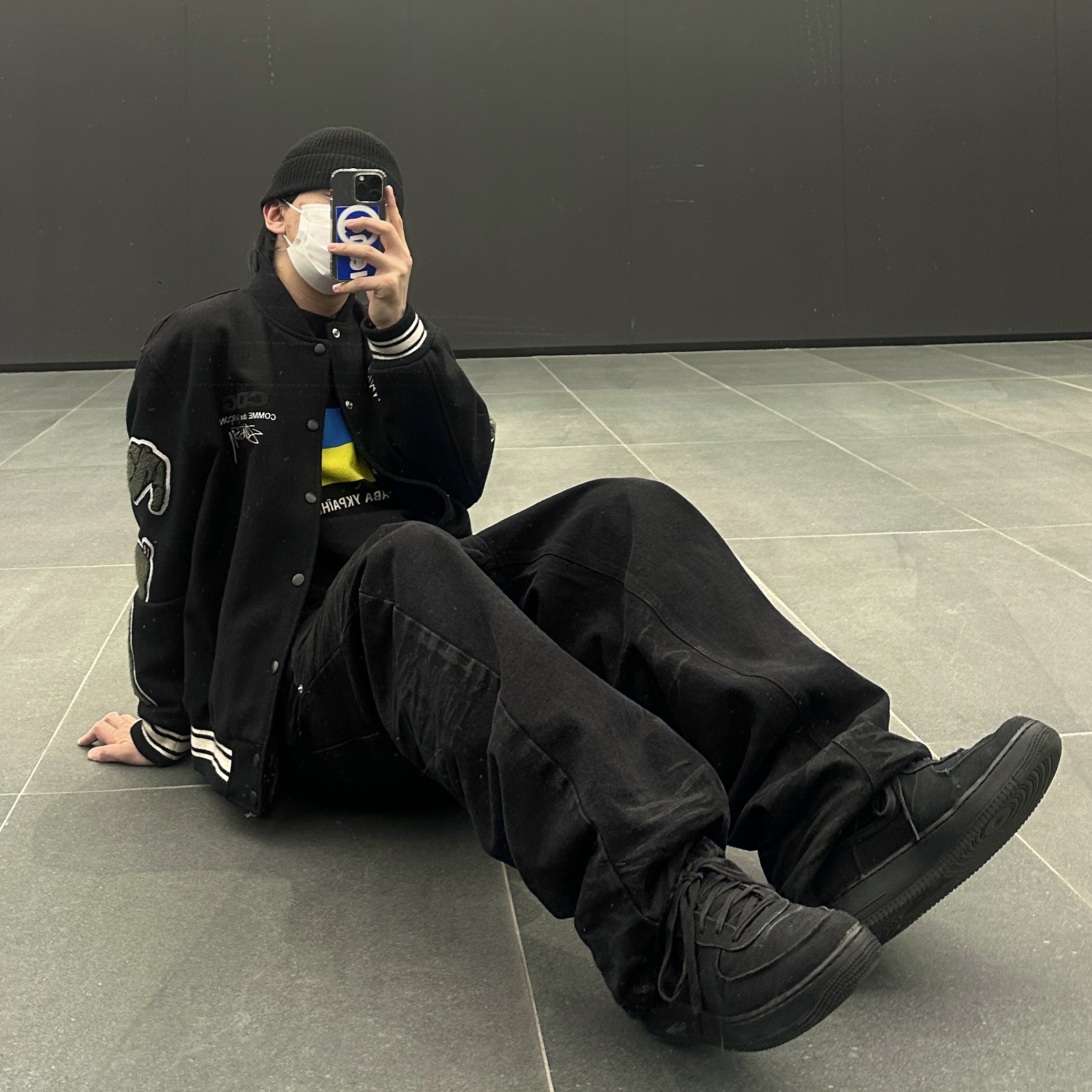 Stussy x CDG Varsity Jacket, Nike x Stussy Air Force 1 Low Triple Black 착용 스타일 - 3