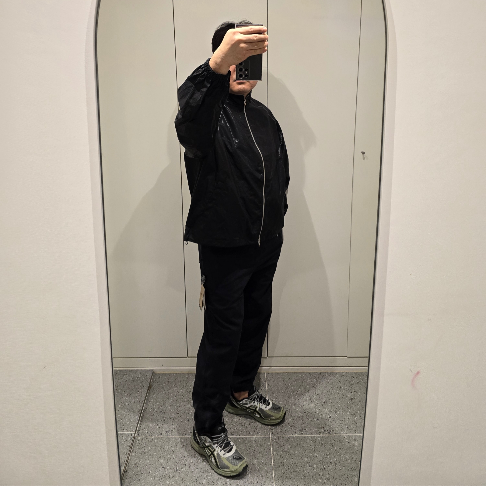 (W) Matin Kim Logo Coating Jumper Black, CDG Logo Coach Jacket Black 착용 스타일 - 3