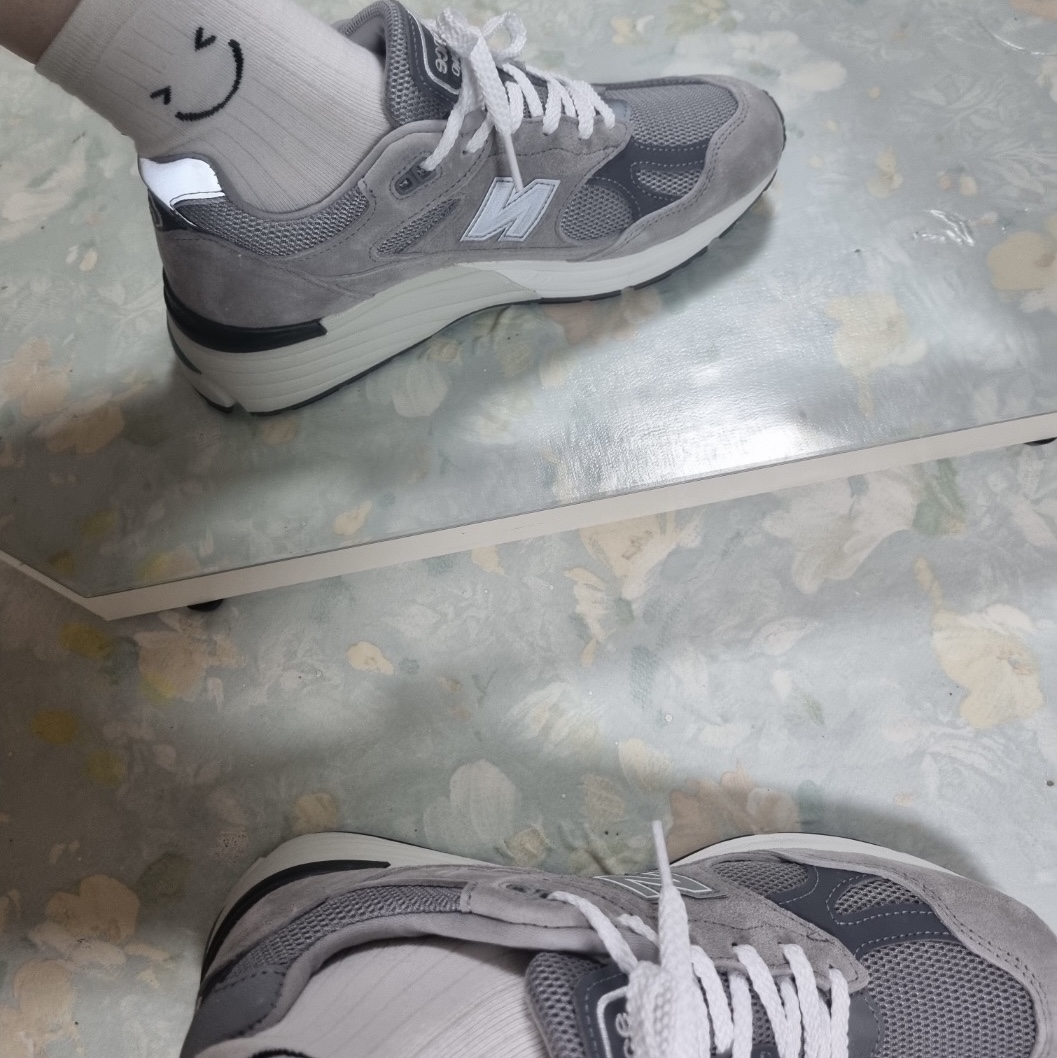 New Balance 991v2 Made in UK Rock Ridge Alloy Silver 착용 스타일