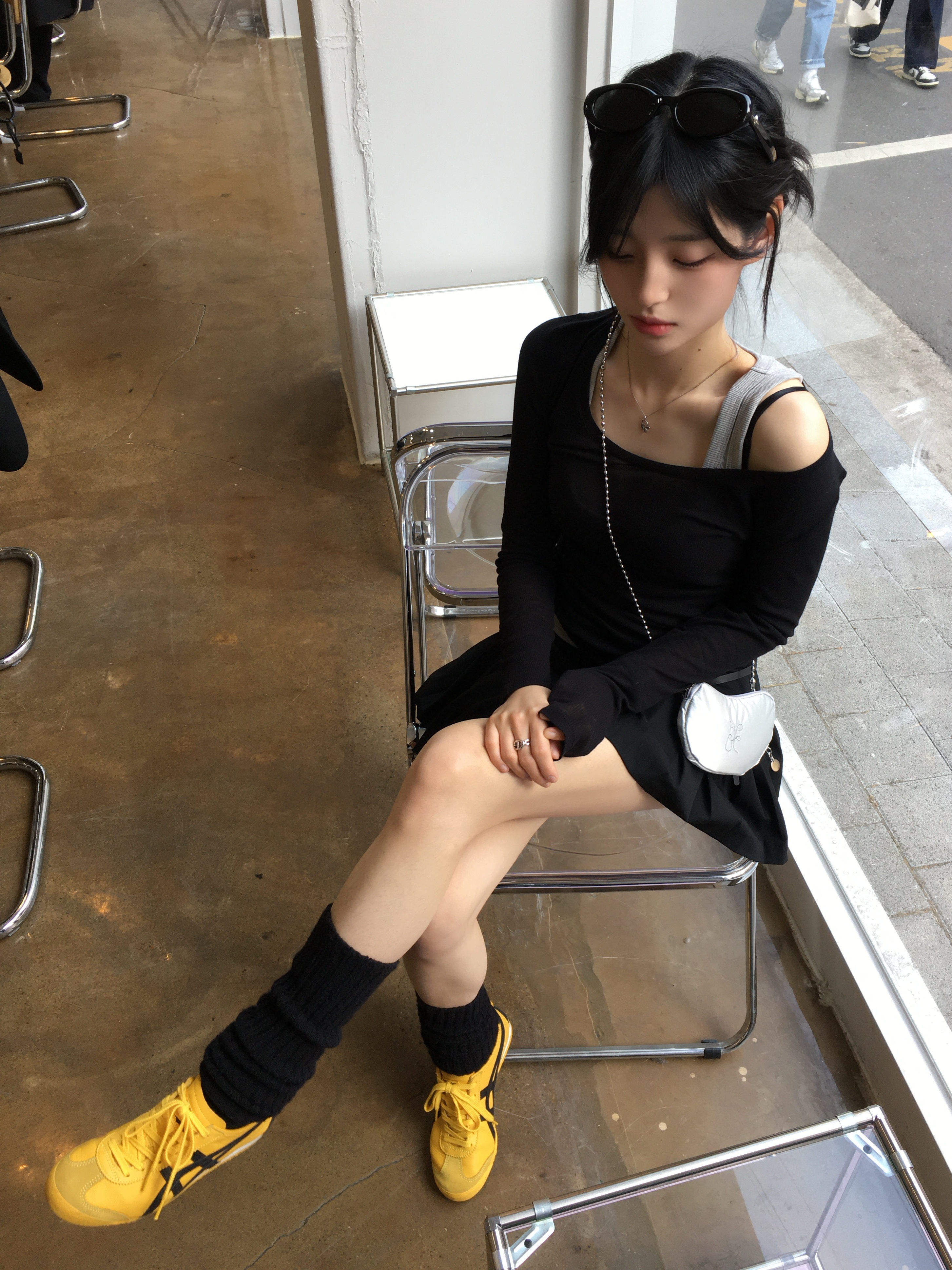 Onitsuka Tiger Mexico 66 Yellow Black, Gentle Monster Bandoneon.S 01 Black 착용 스타일 - 1