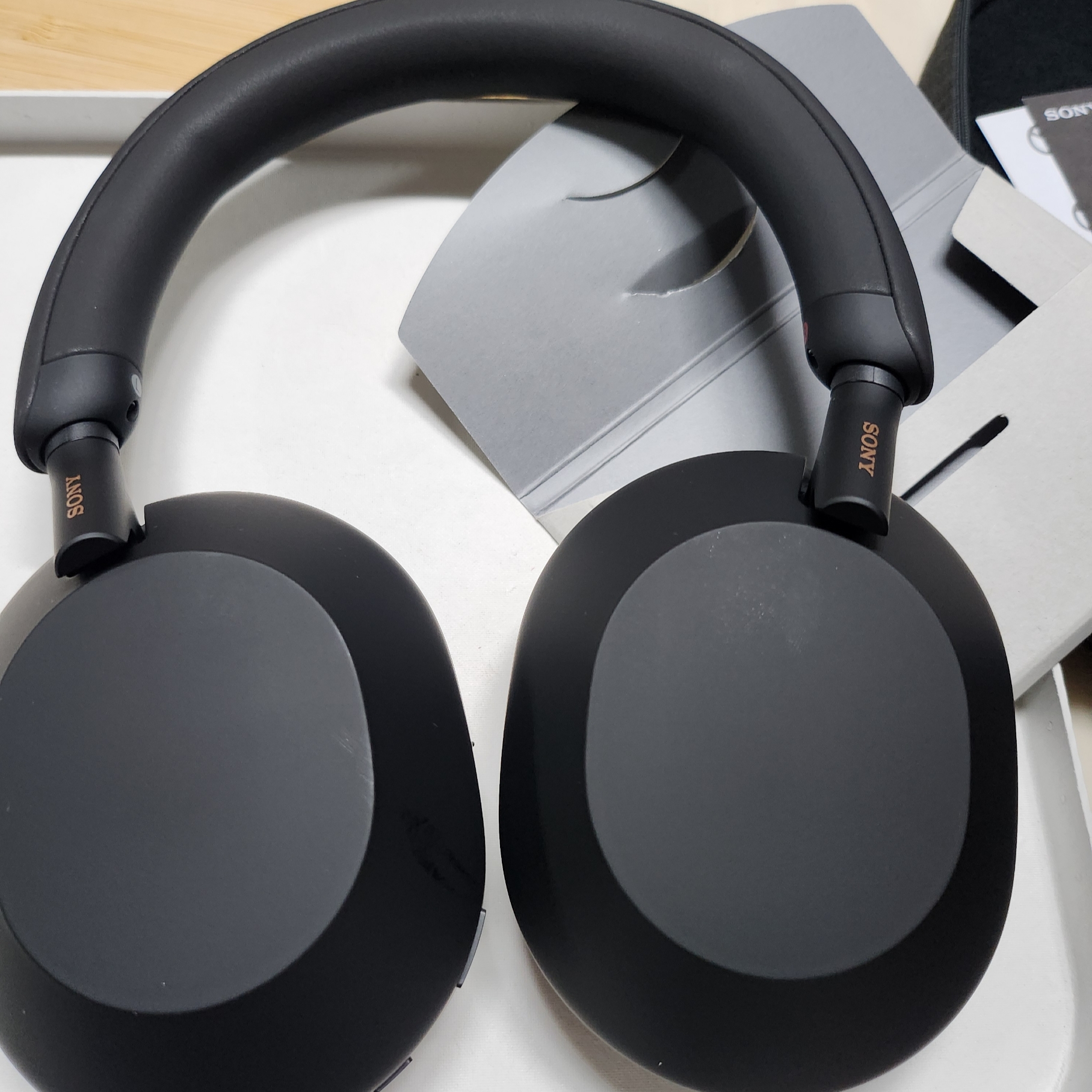 Sony WH-1000XM5 Black (Korean Ver.) 착용 스타일