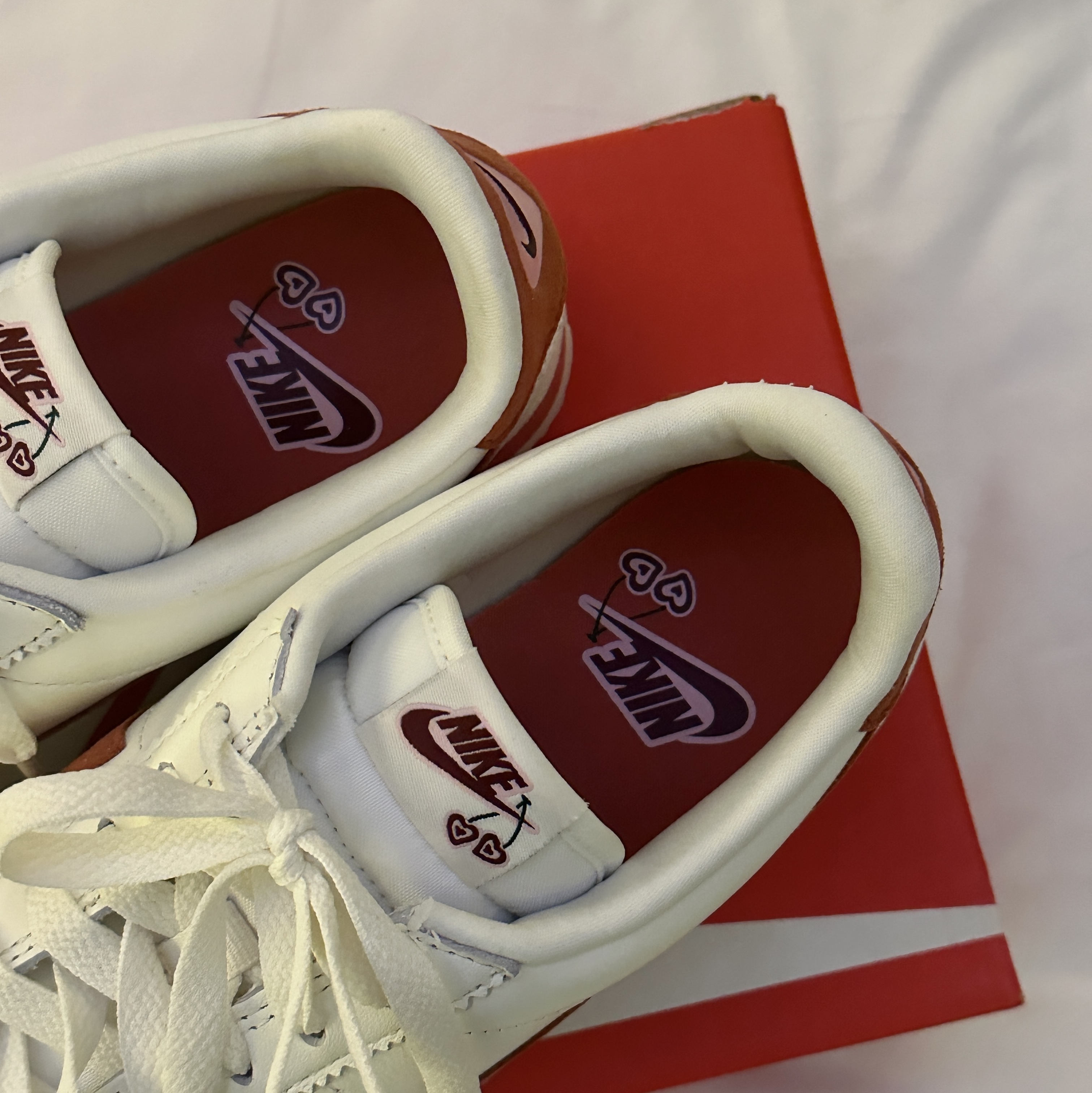 (W) Nike Cortez SE Valentine Day Sail Adobe 착용 스타일 - 3
