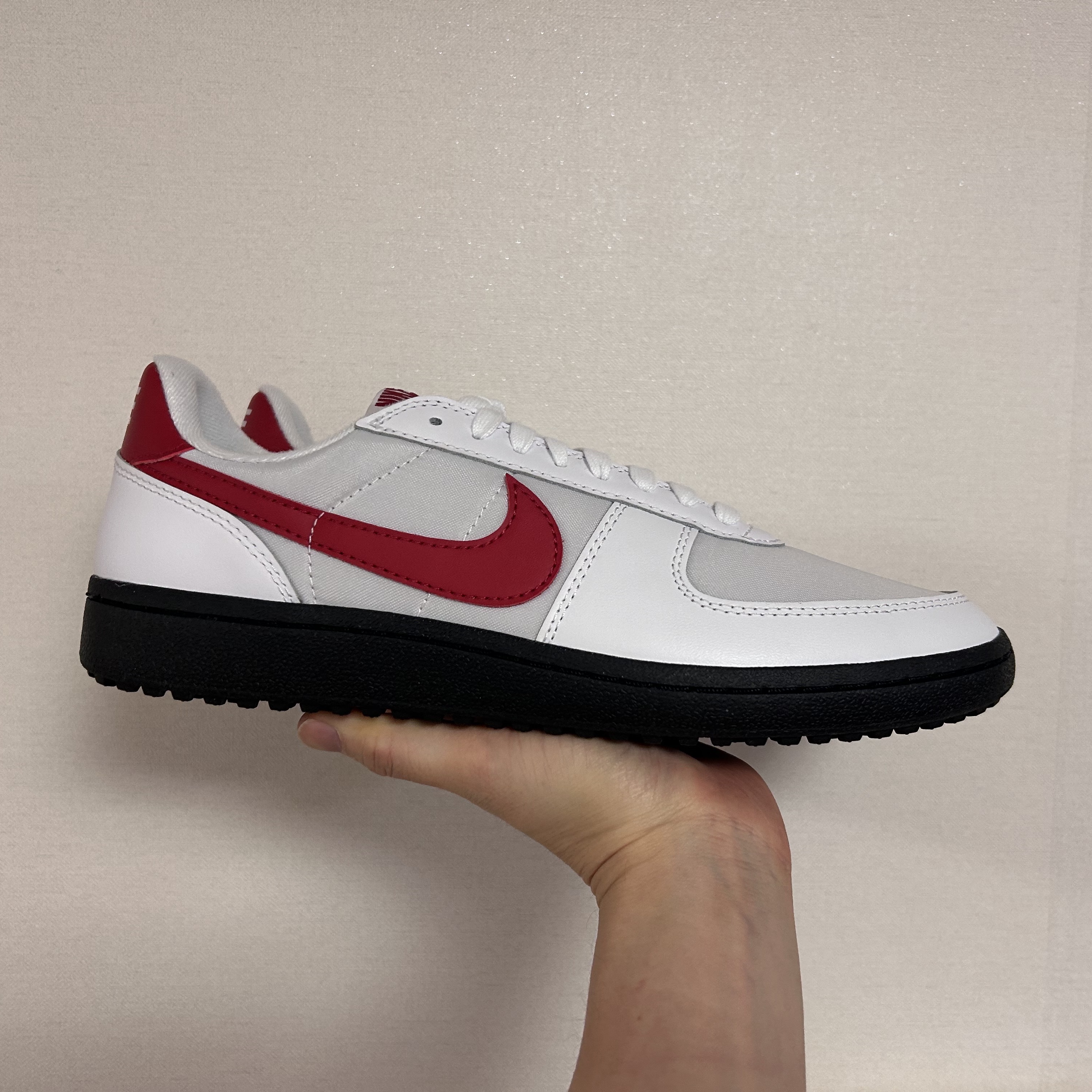 Nike Field General 82 SP White and Varsity Red 착용 스타일 - 1
