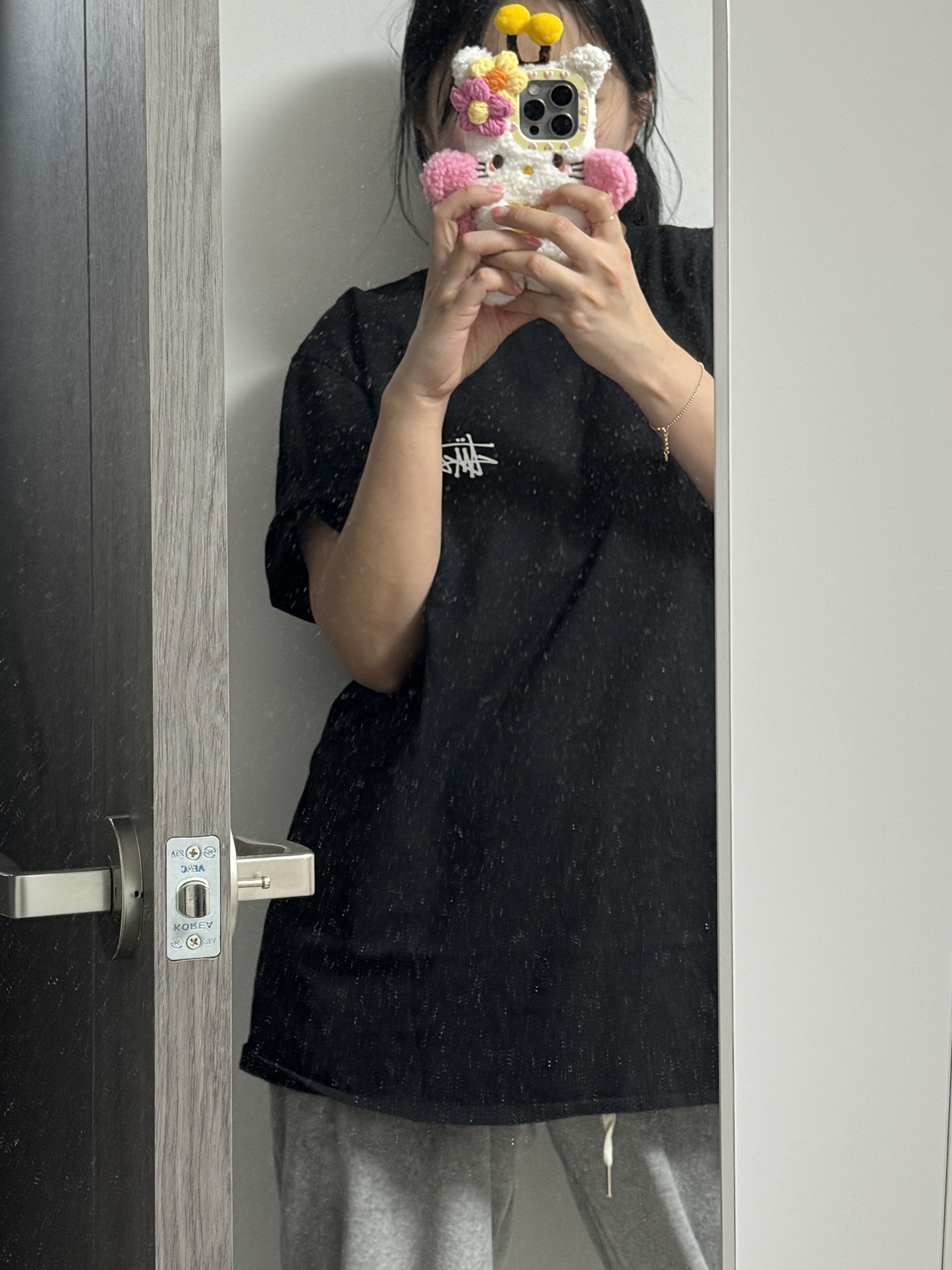 Stussy Basic Stussy T-Shirt White 2023, Stussy Basic Stussy Pigment Dyed T-Shirt Black 2023 착용 스타일 - 2