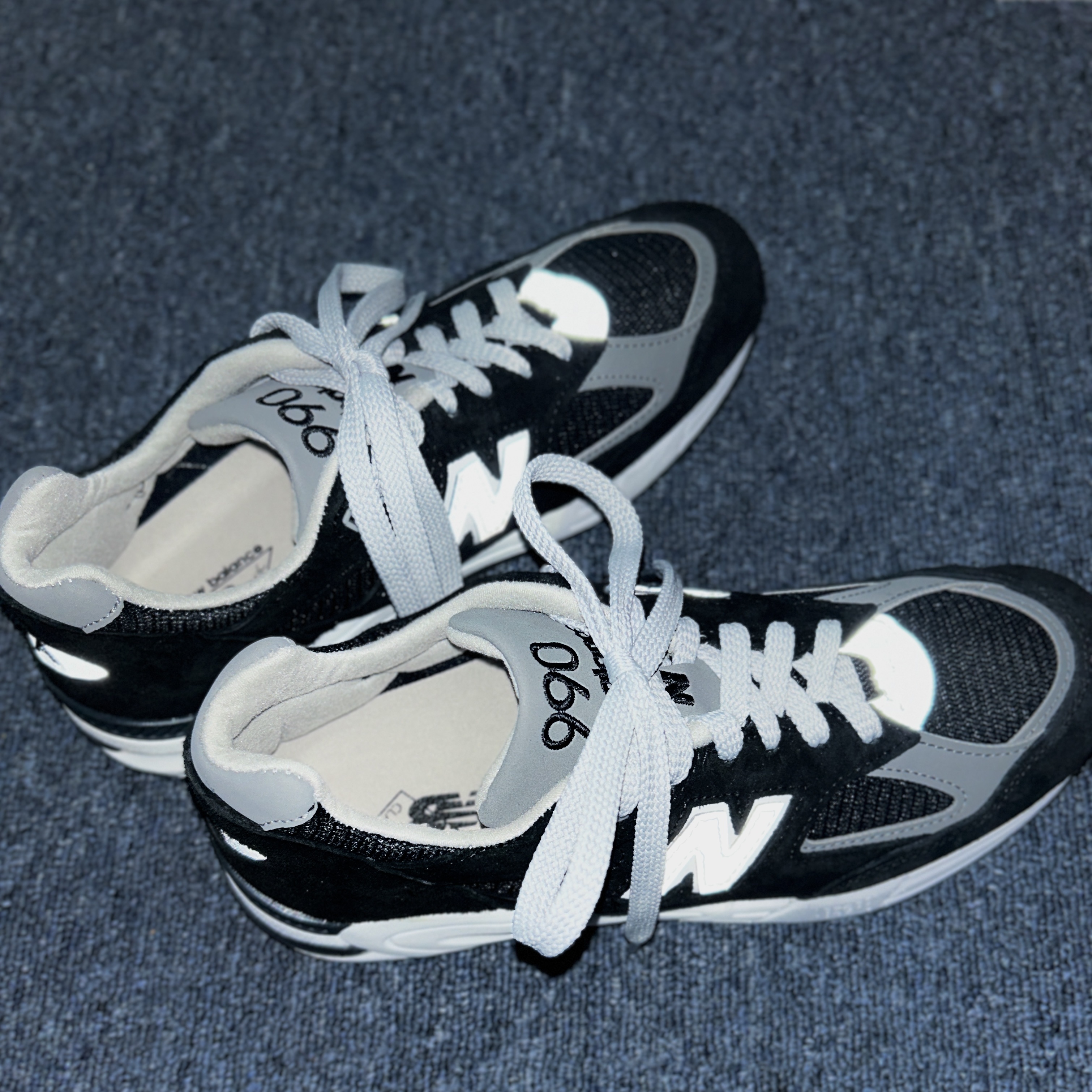 New Balance 990v2 Made in USA Black 착용 스타일 - 3