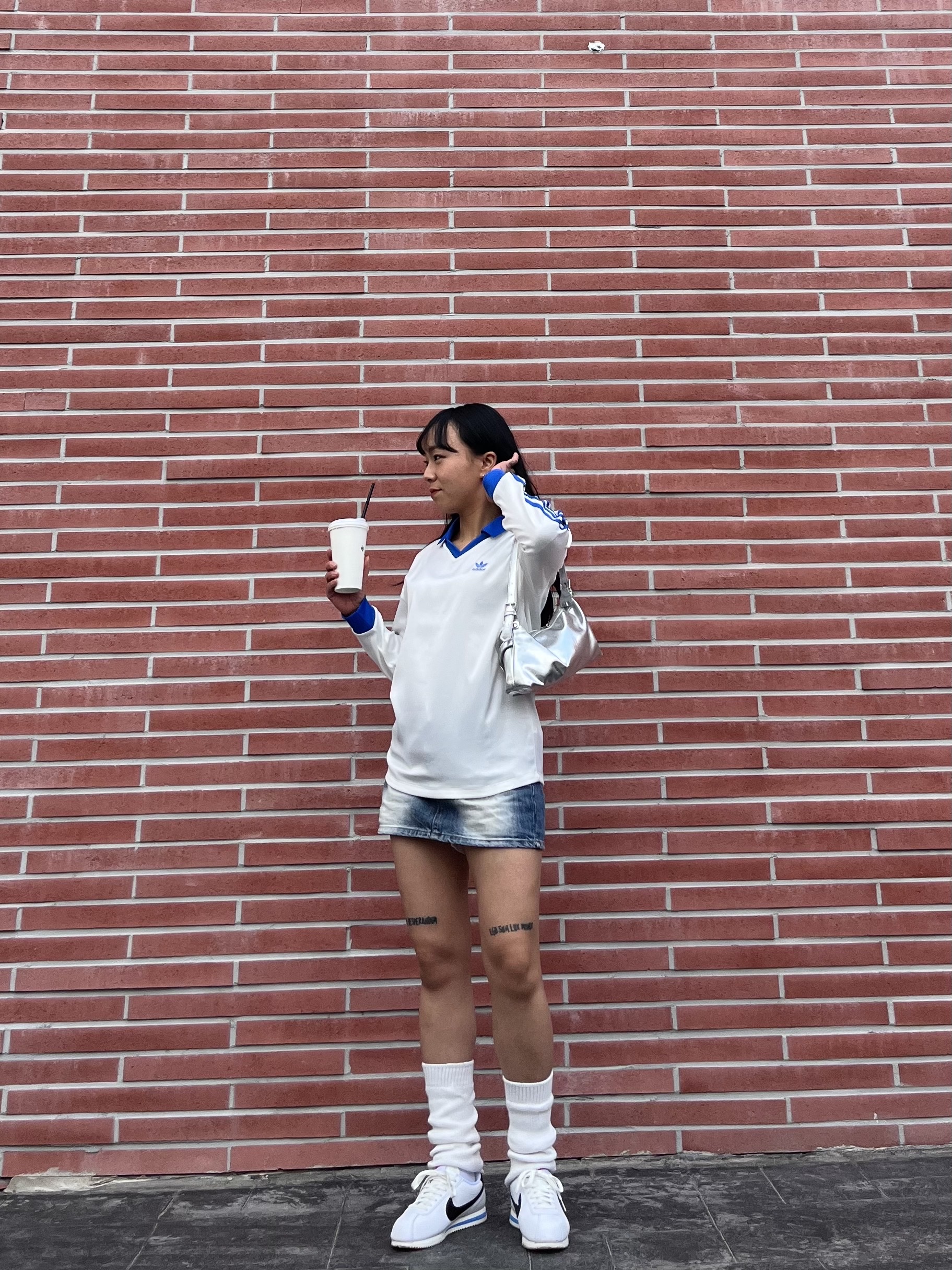 (W) Nike Cortez White and Black 착용 스타일 - 4