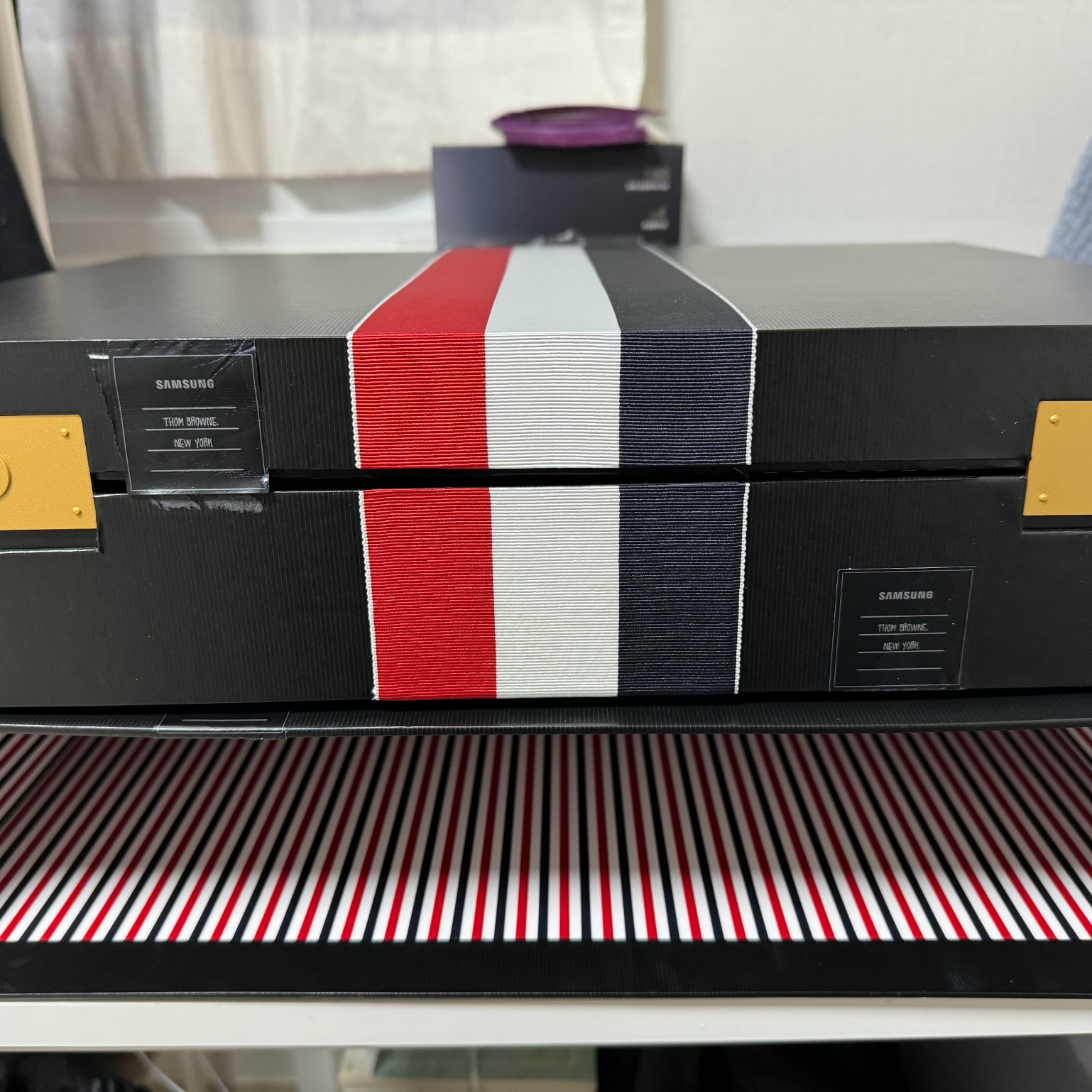Samsung Galaxy Z Fold5 Thom Browne Edition (Korean Ver.) 착용 스타일 - 5