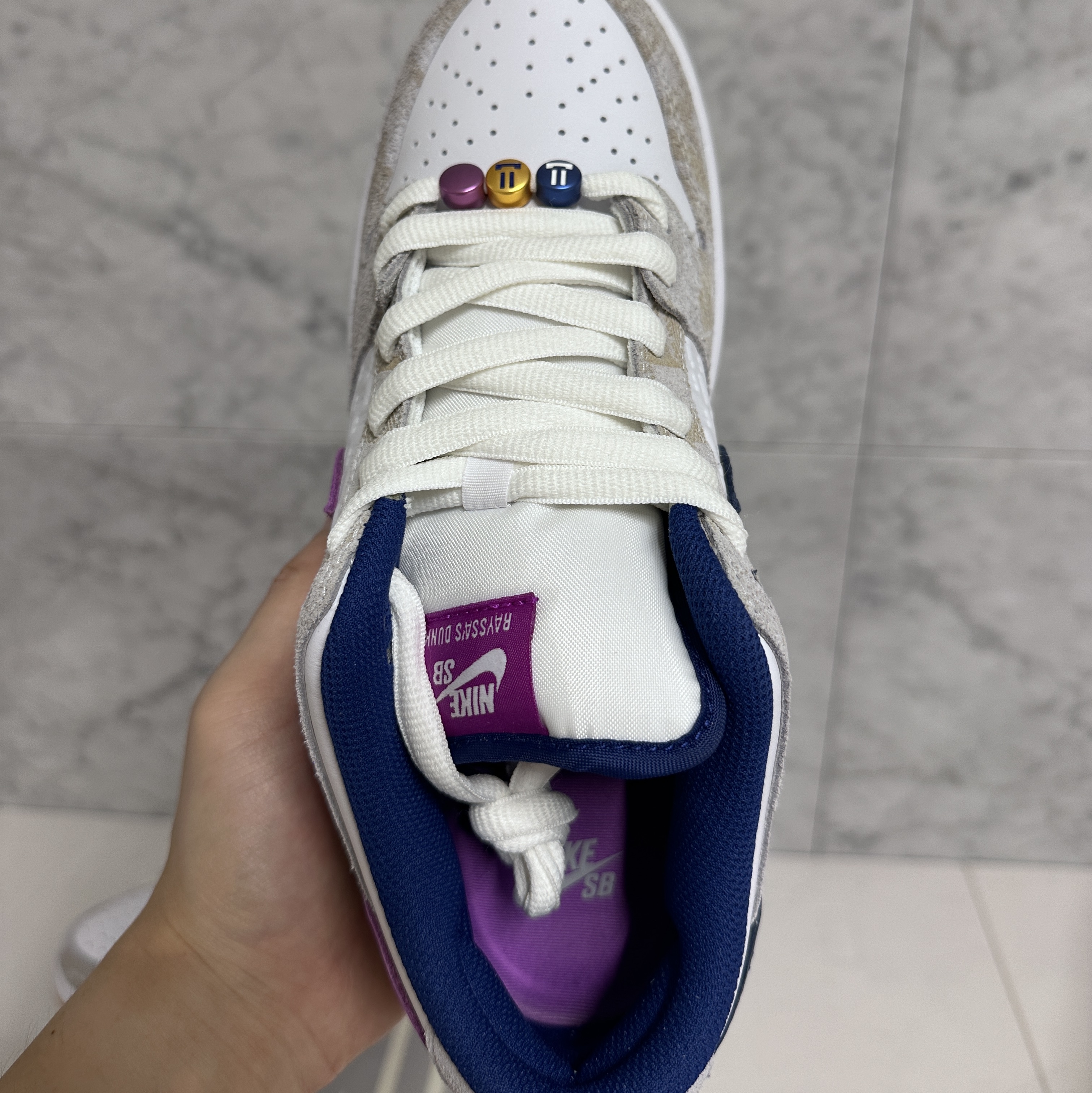 Nike x Rayssa Leal SB Dunk Low PRM Pure Platinum Vivid Purple 착용 스타일 - 3
