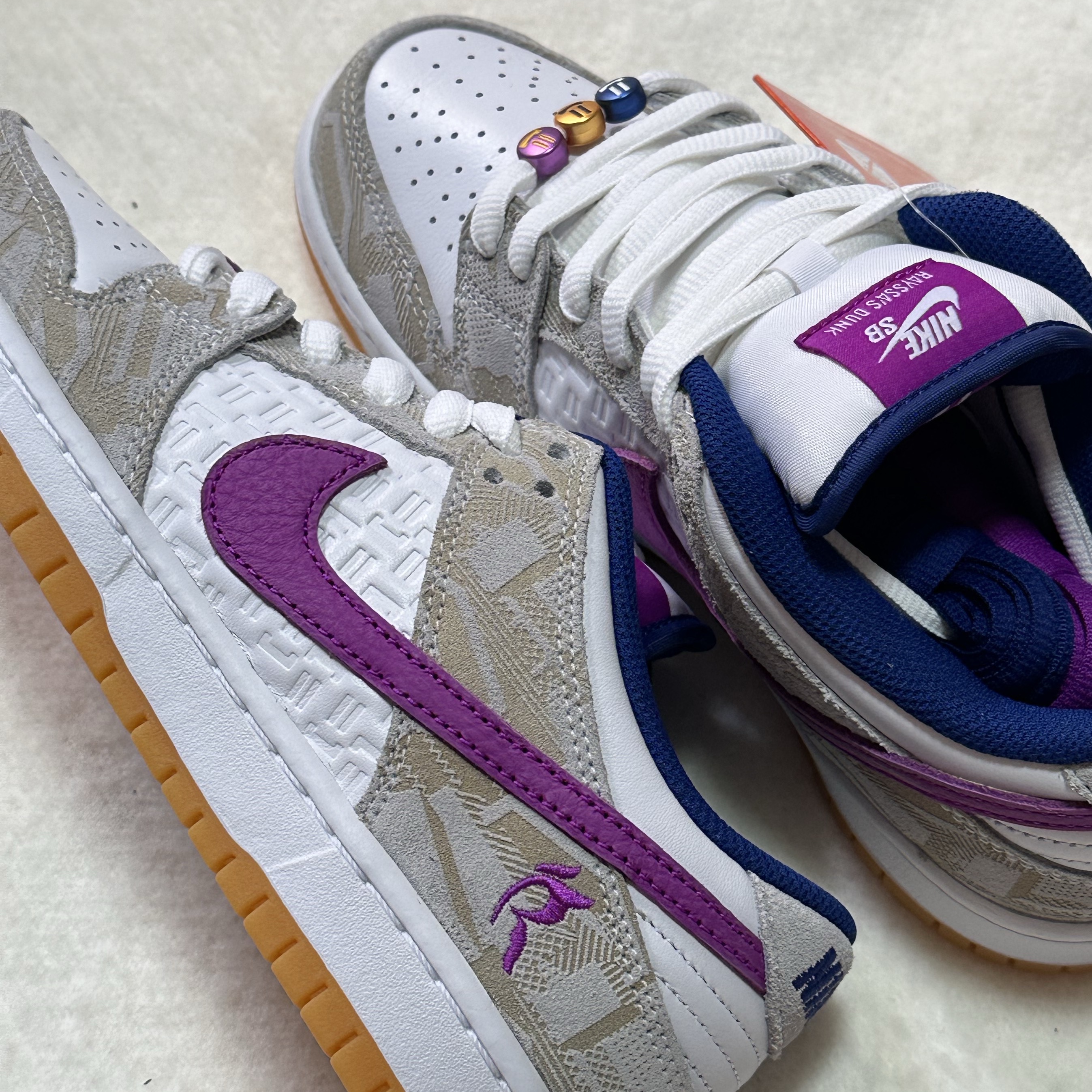 Nike x Rayssa Leal SB Dunk Low PRM Pure Platinum Vivid Purple 착용 스타일