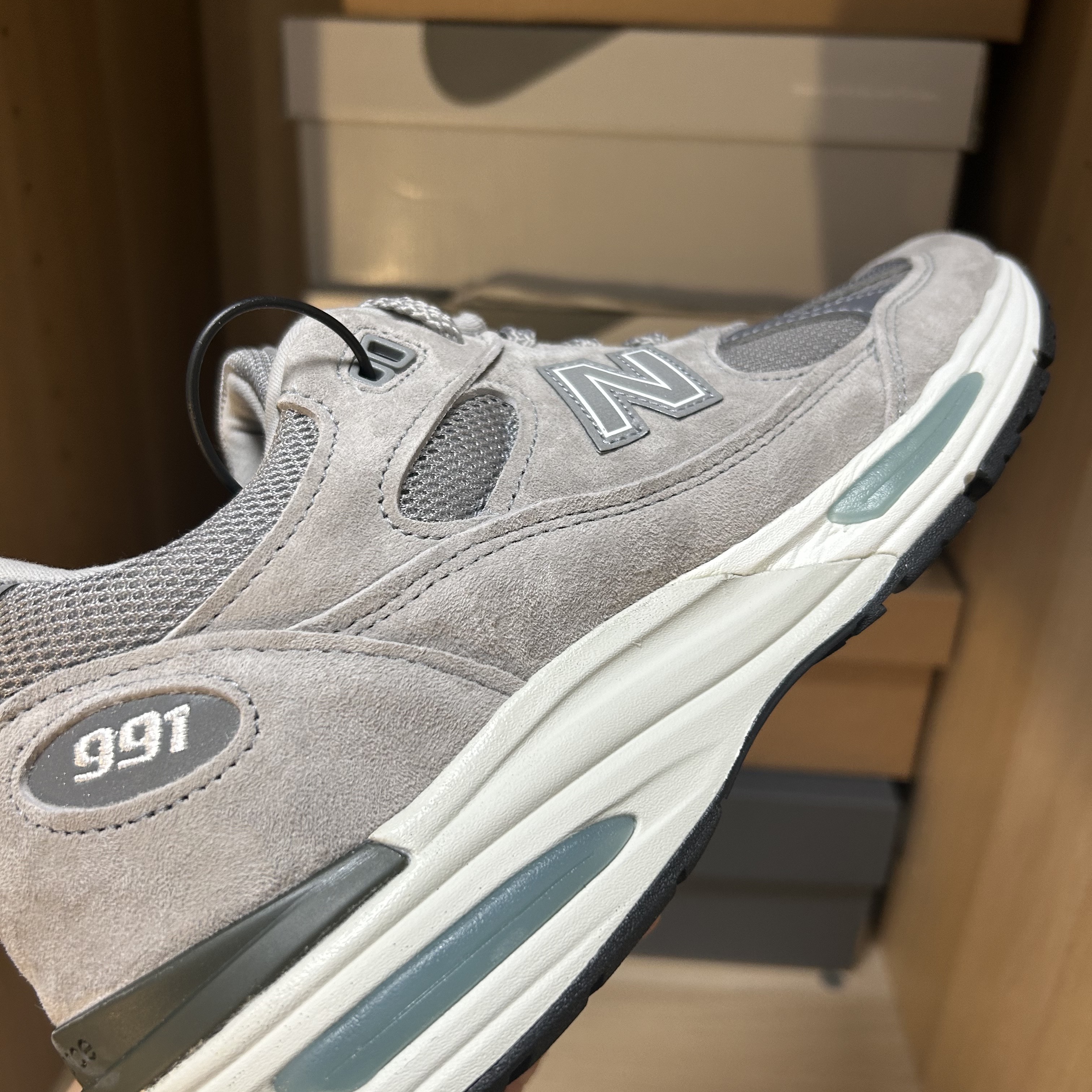 New Balance 991v2 Made in UK Rock Ridge Alloy Silver 착용 스타일 - 1