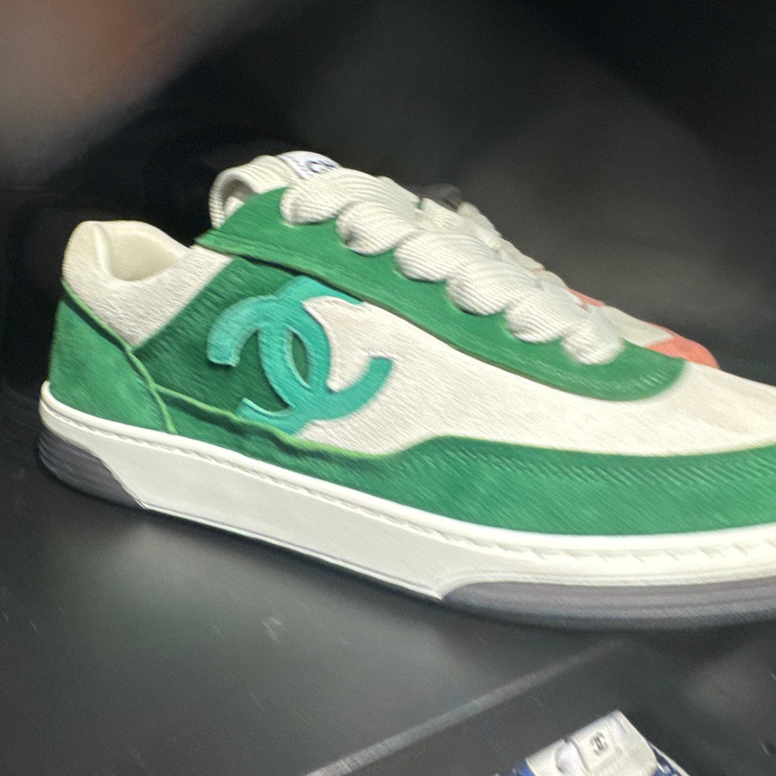 Chanel Sneakers Suede Kidskin & Green White, (W) Chanel Sneakers Suede Kidskin & Green White 착용 스타일