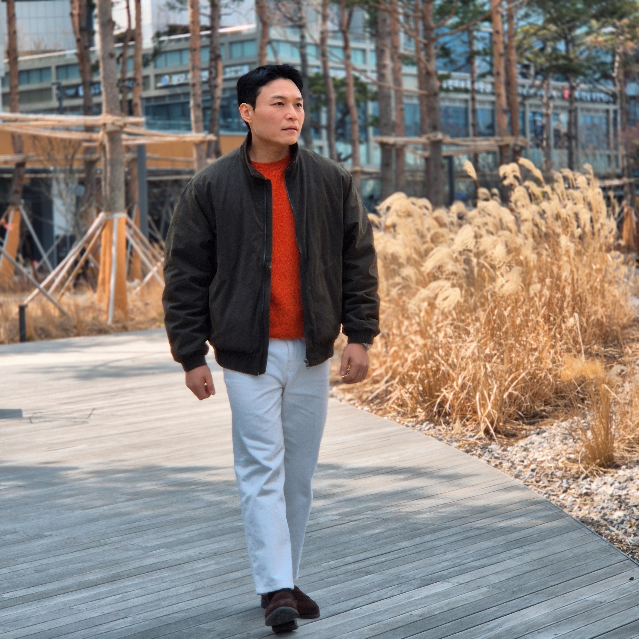 Harley of Scotland Shaggy Dog Crewneck Sweater Mushroom 착용 스타일 - 2