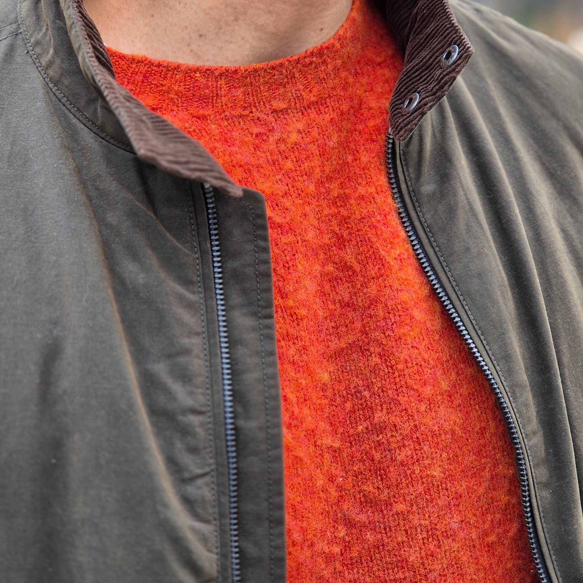 Harley of Scotland Shaggy Dog Crewneck Sweater Mushroom 착용 스타일 - 4