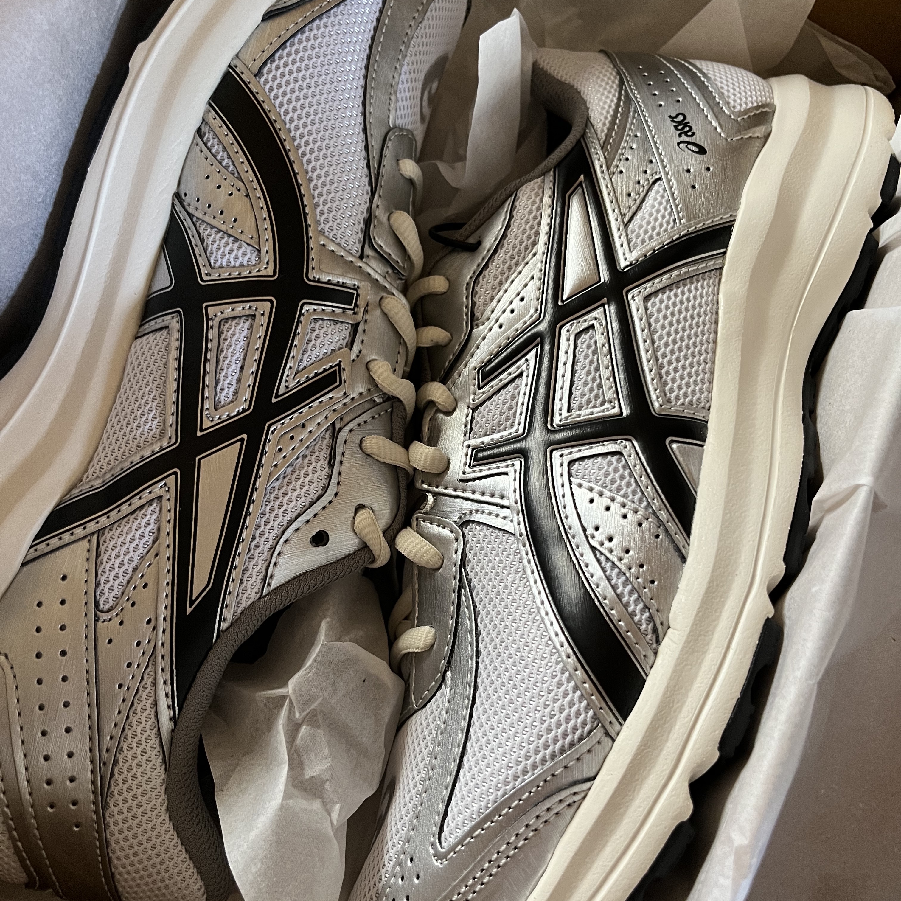 Asics Jog 100 S White Black - 2E Wide 착용 스타일