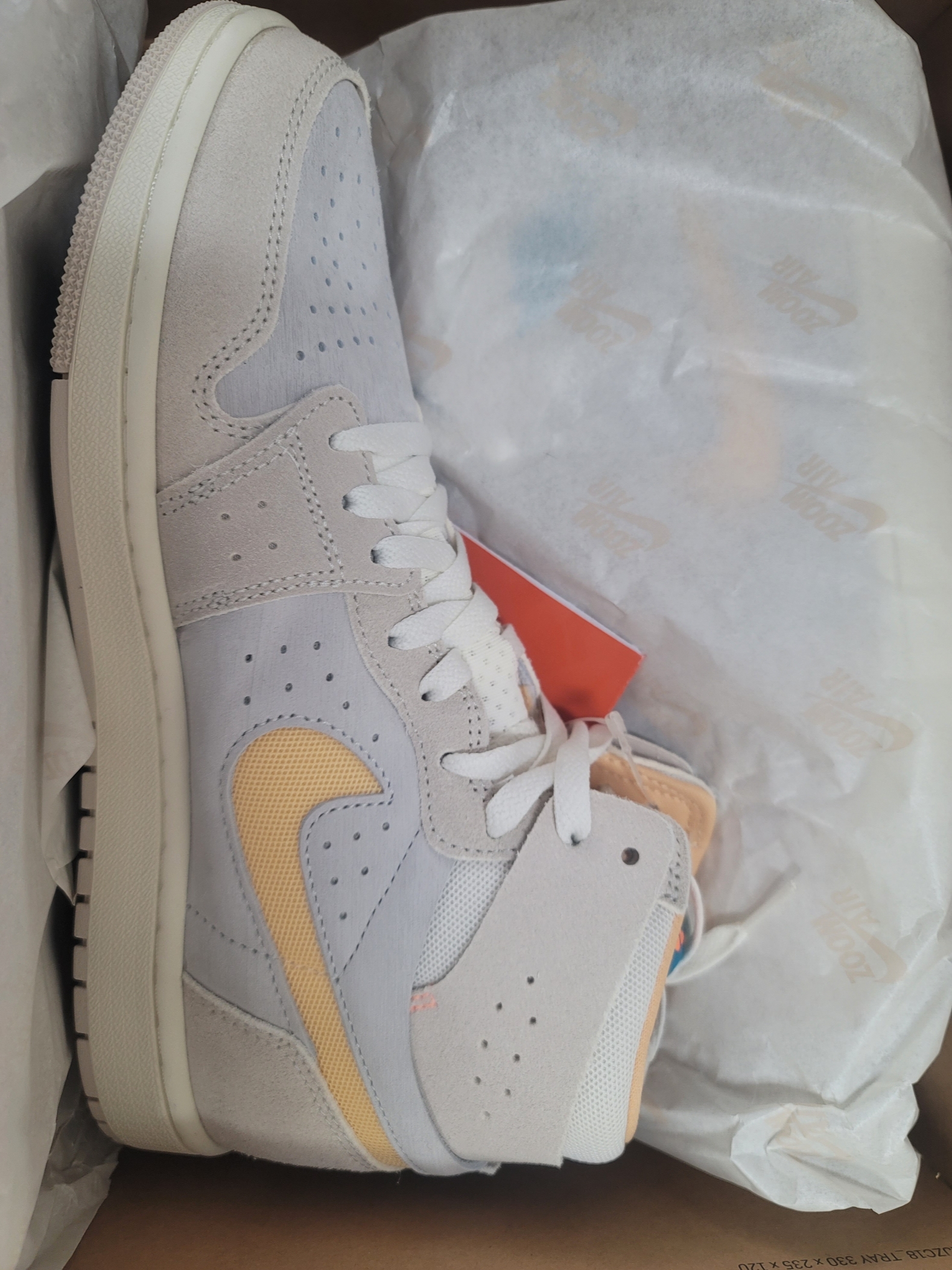 Jordan 1 Zoom Air CMFT 2 Light Orewood Brown Sail 착용 스타일