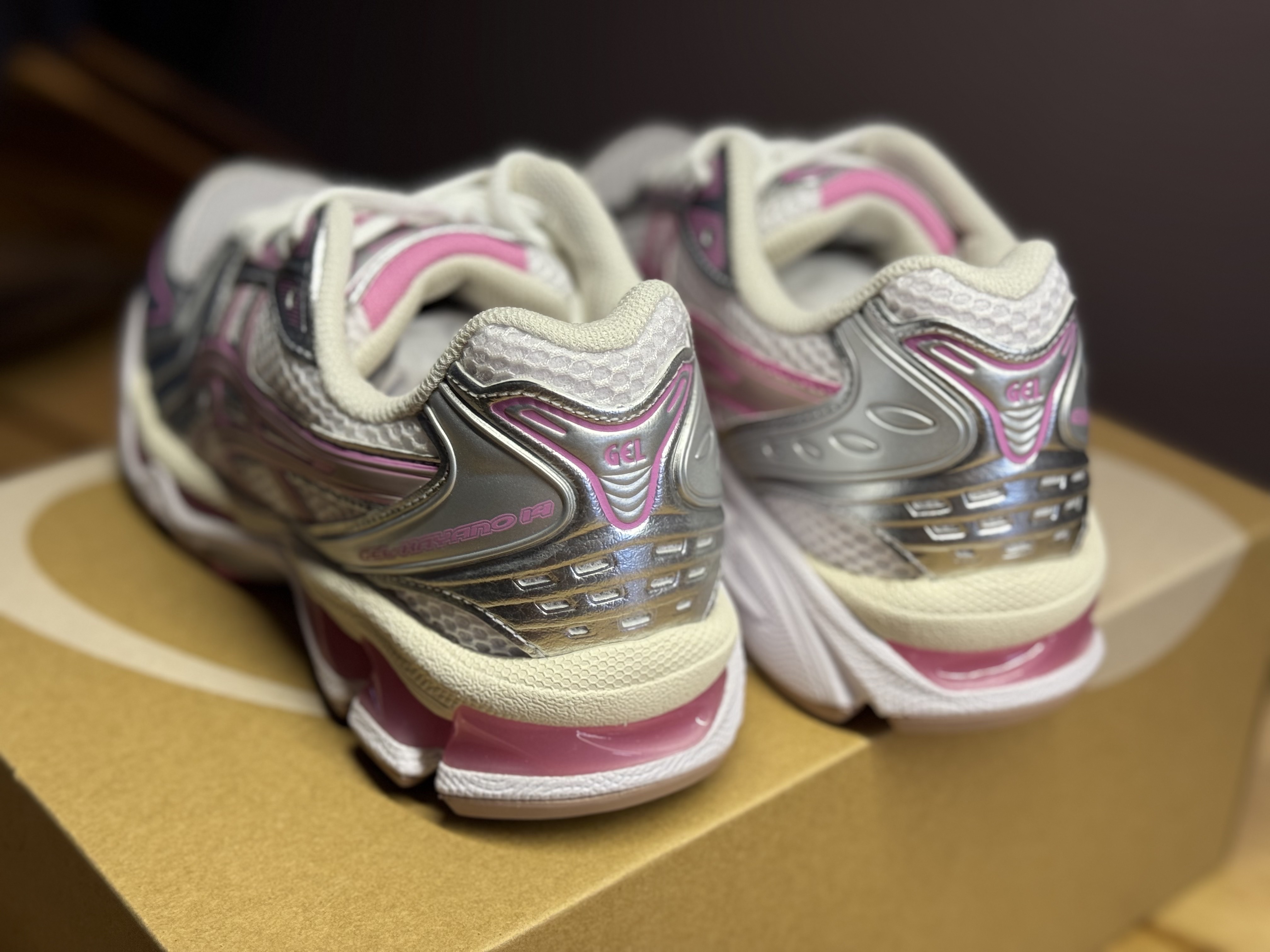 Asics Unlimited Gel-Kayano 14 White Fawn 착용 스타일 - 4